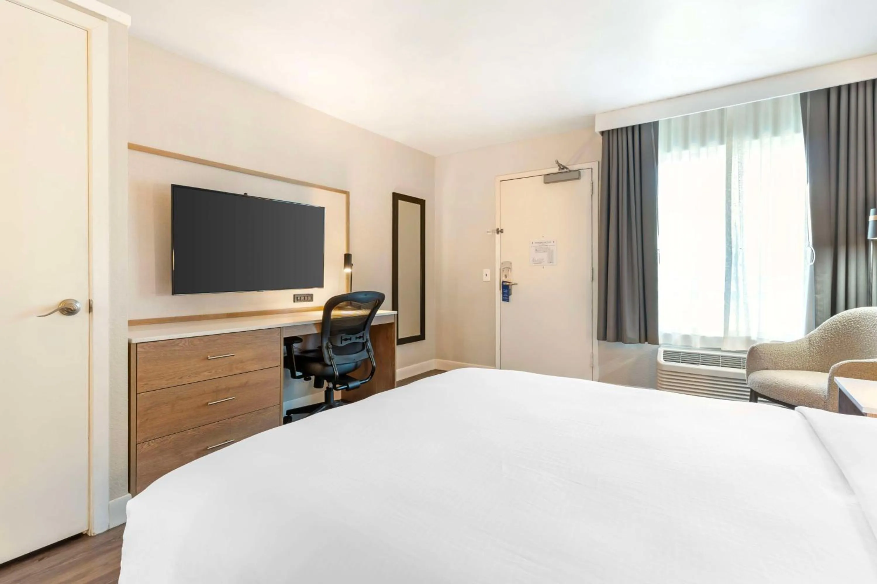 Bedroom, Bed in Best Western Plus Rancho Cordova Inn