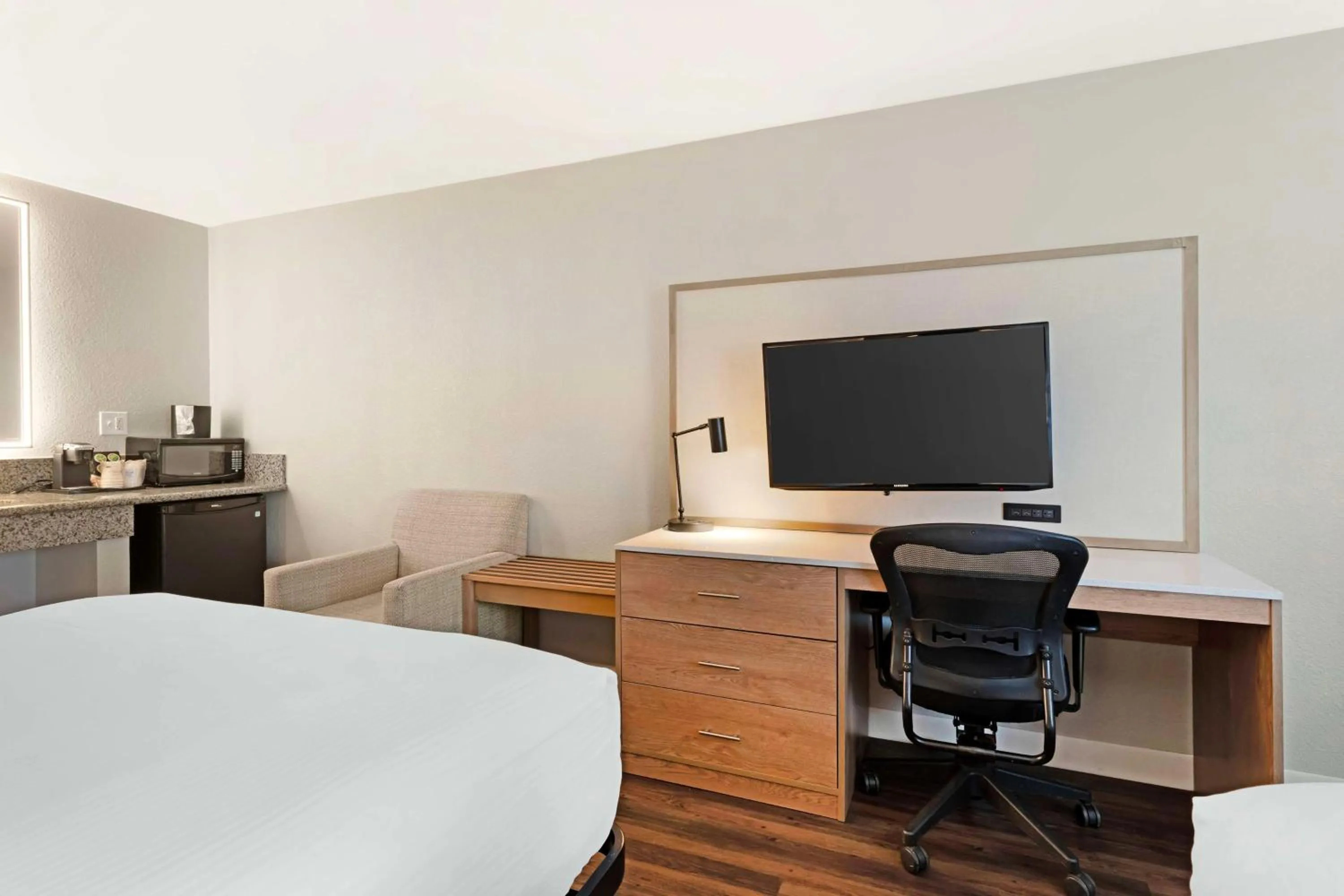 Bedroom, Bed in Best Western Plus Rancho Cordova Inn