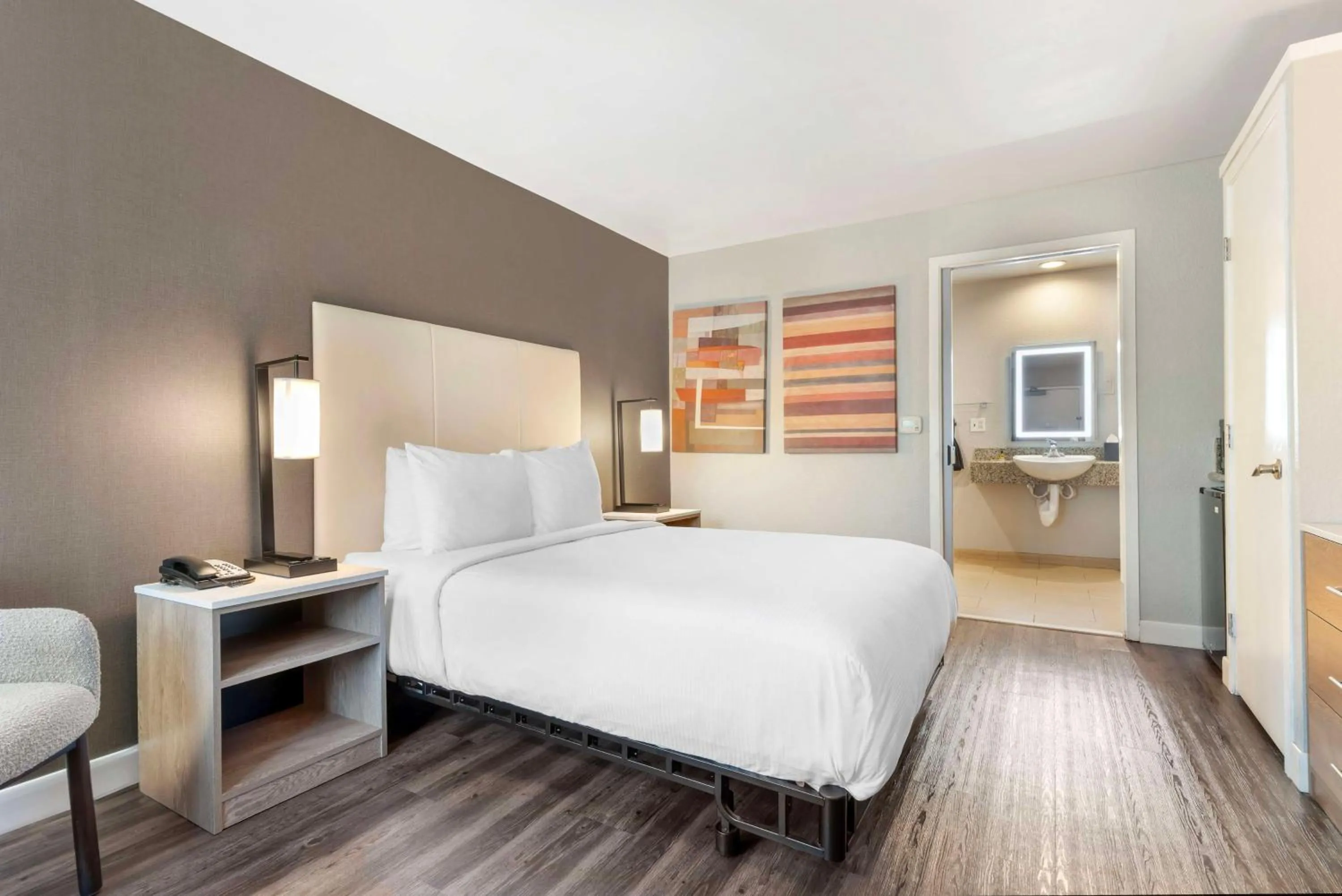 Bedroom, Bed in Best Western Plus Rancho Cordova Inn