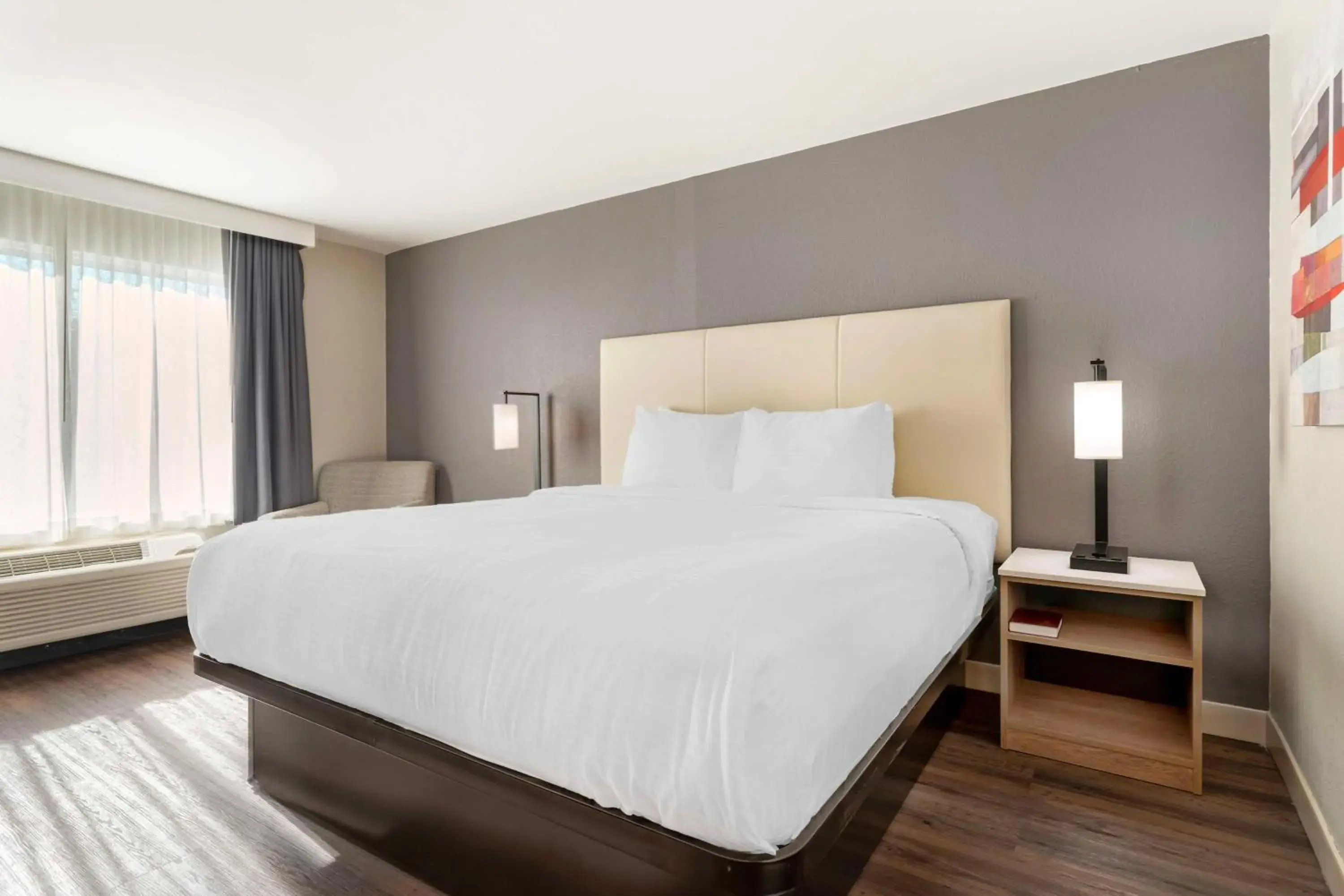 Bedroom in Best Western Plus Rancho Cordova Inn Bedroom in Best Western Plus Rancho Cordova Inn