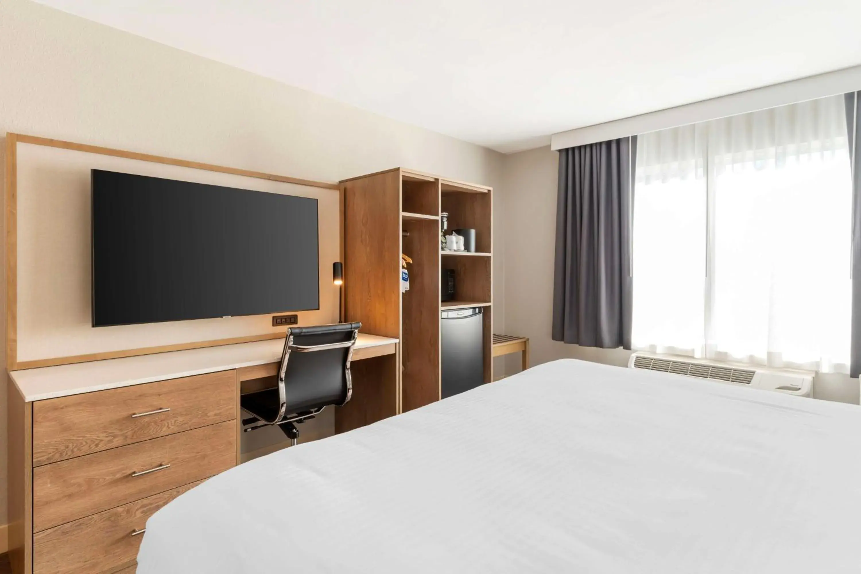 Bedroom in Best Western Plus Rancho Cordova Inn Bedroom in Best Western Plus Rancho Cordova Inn