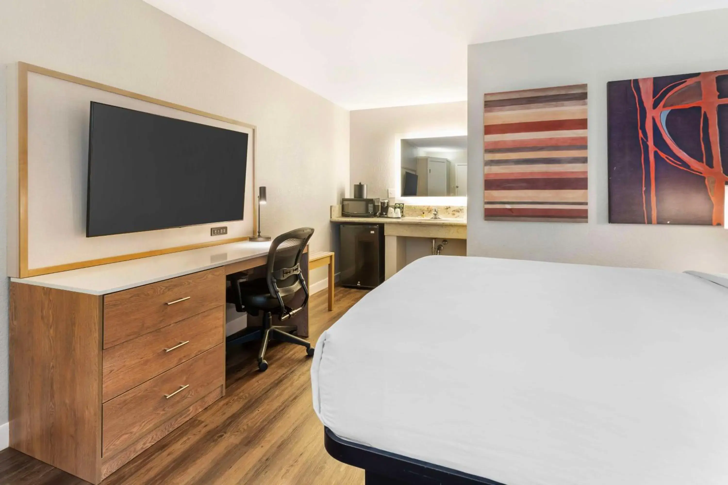 Queen Room - Non-Smoking in Best Western Plus Rancho Cordova Inn Queen Room - Non-Smoking in Best Western Plus Rancho Cordova Inn