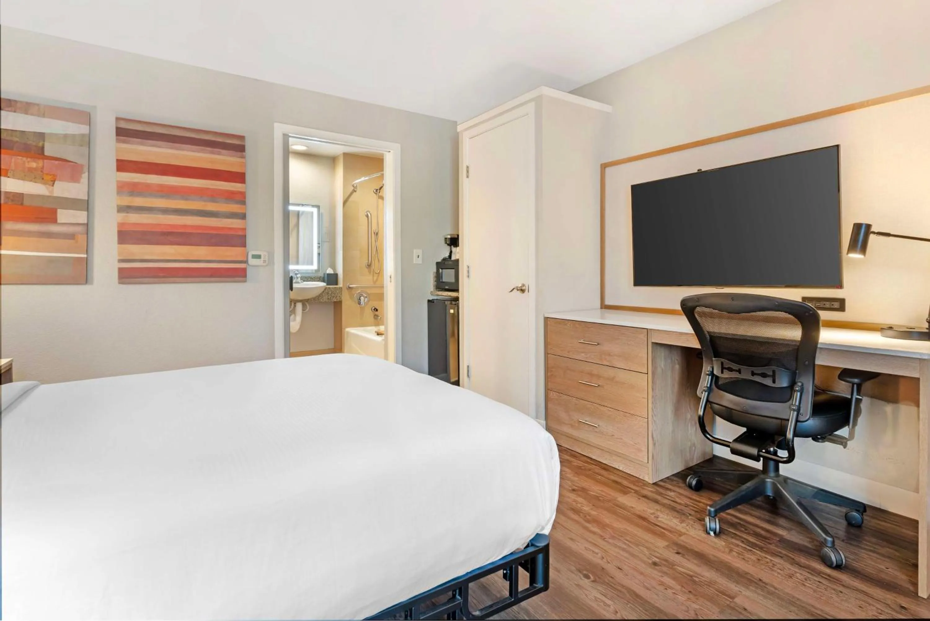 Bedroom, Bed in Best Western Plus Rancho Cordova Inn