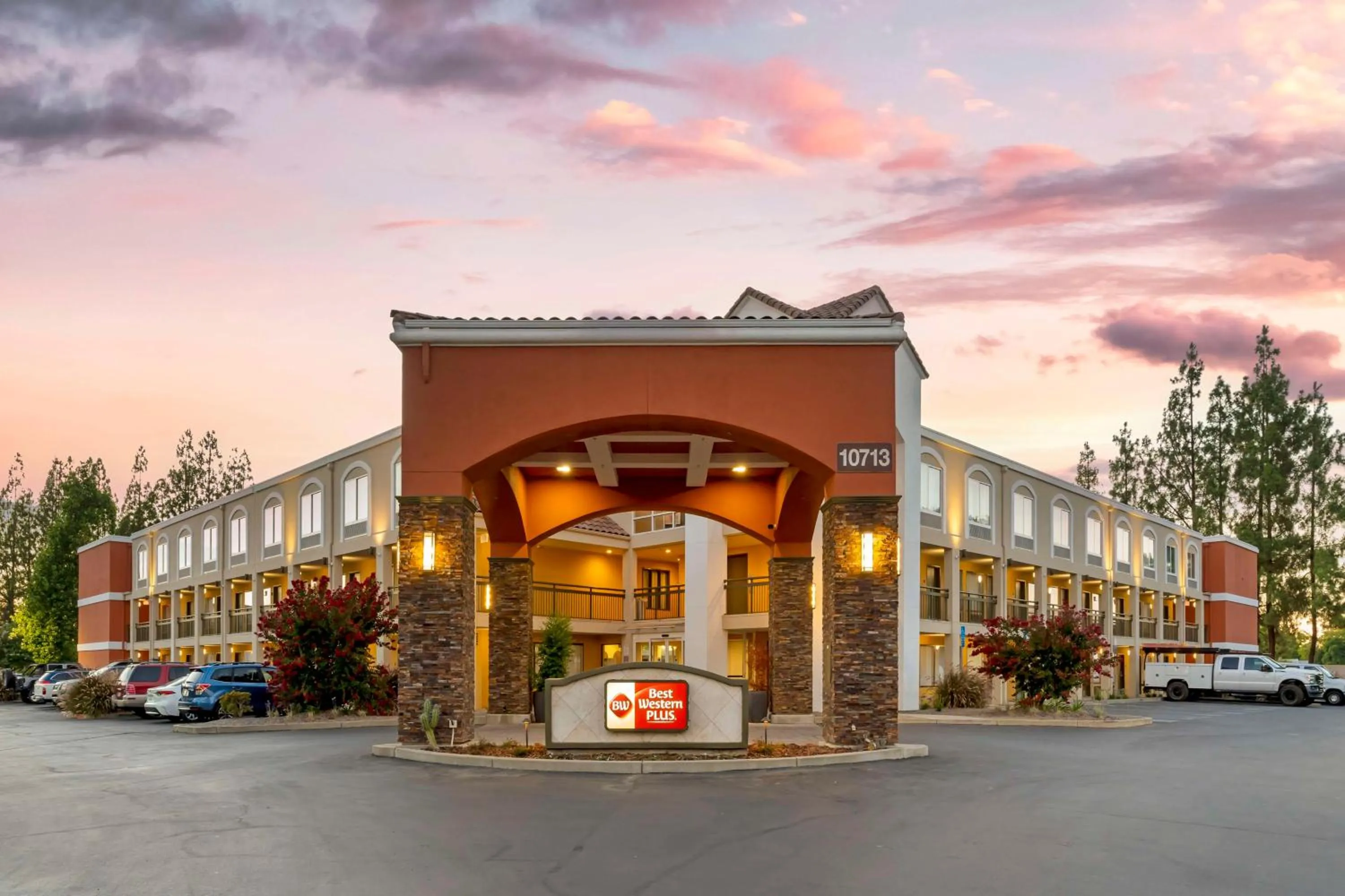 Property building in Best Western Plus Rancho Cordova Inn