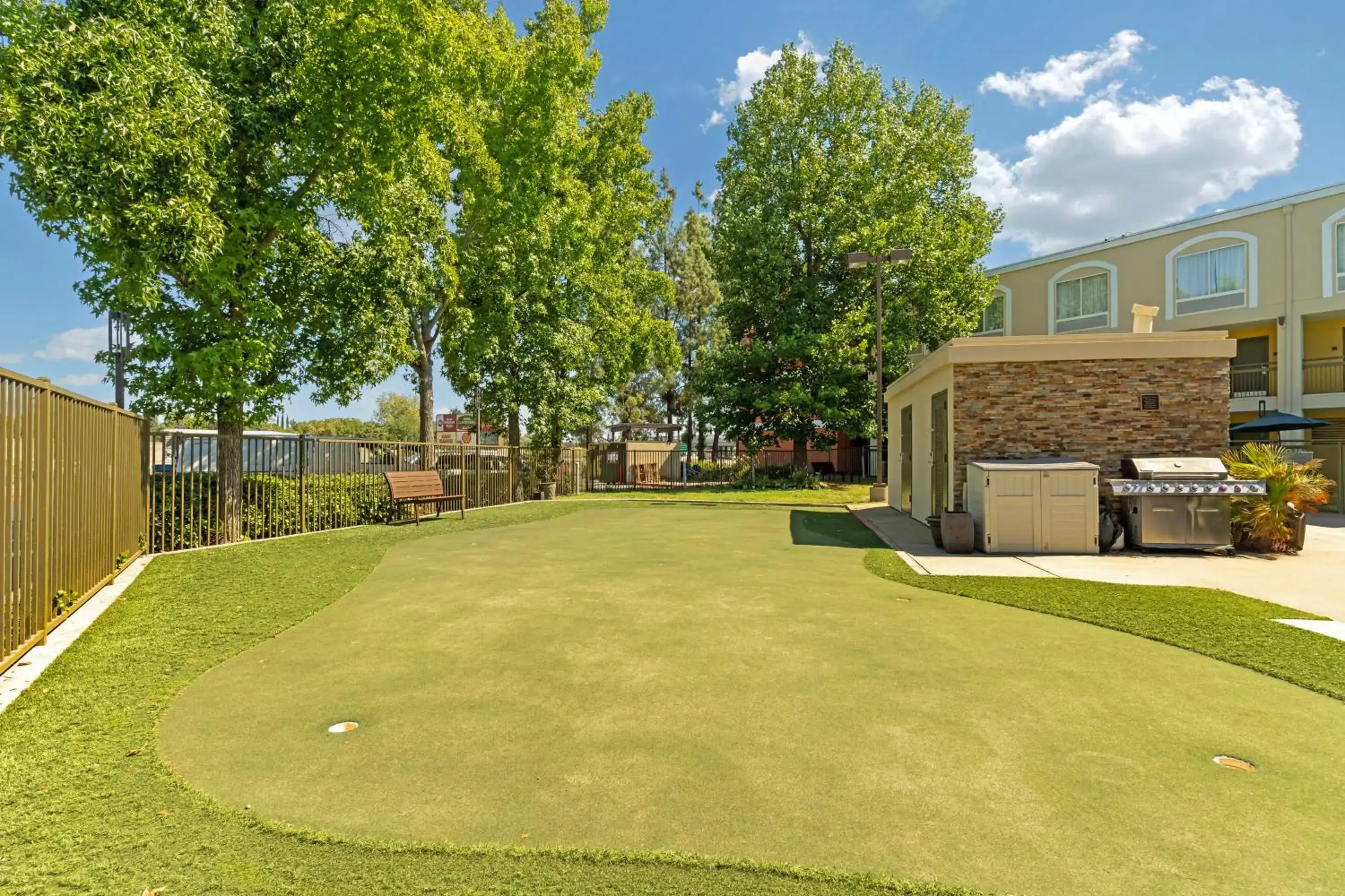 Property building in Best Western Plus Rancho Cordova Inn Property building in Best Western Plus Rancho Cordova Inn