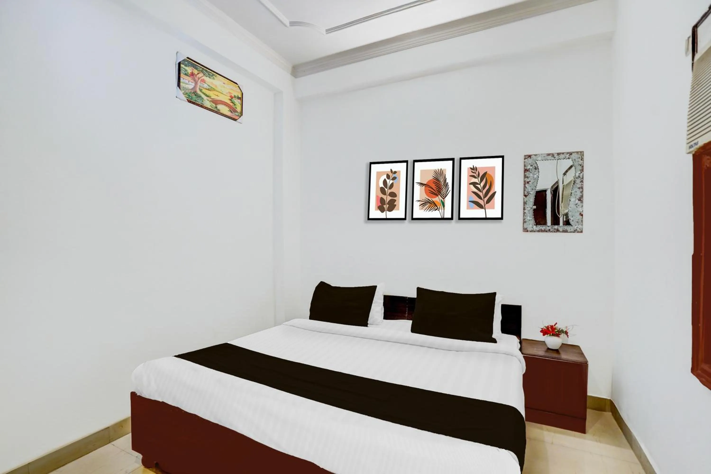 Bedroom, Bed in Hotel O Shilpgram Taj Mahal East Gate