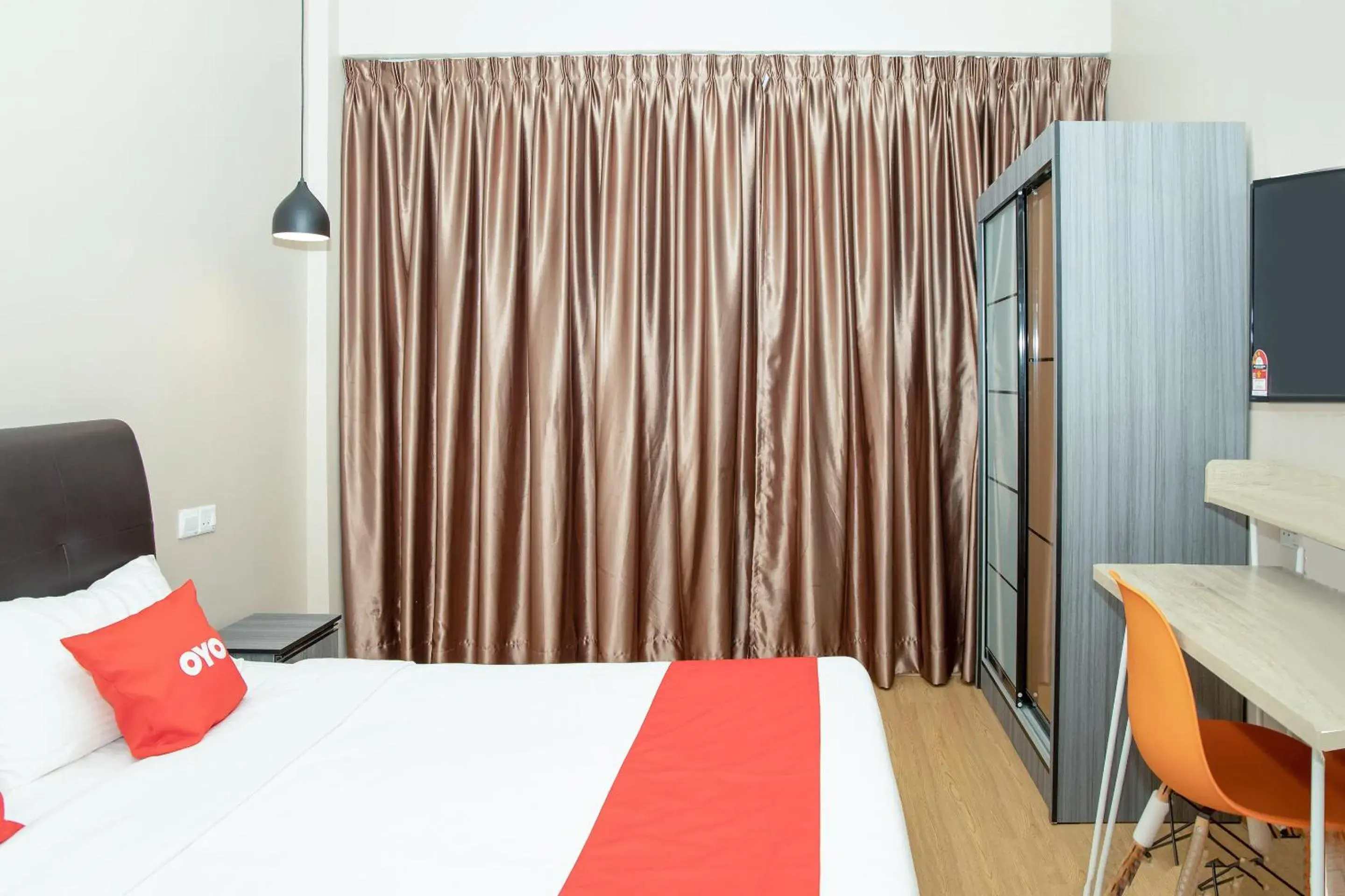 Bedroom, Bed in Capital O 90406 Mirani Hotel Bedroom, Bed in Capital O 90406 Mirani Hotel