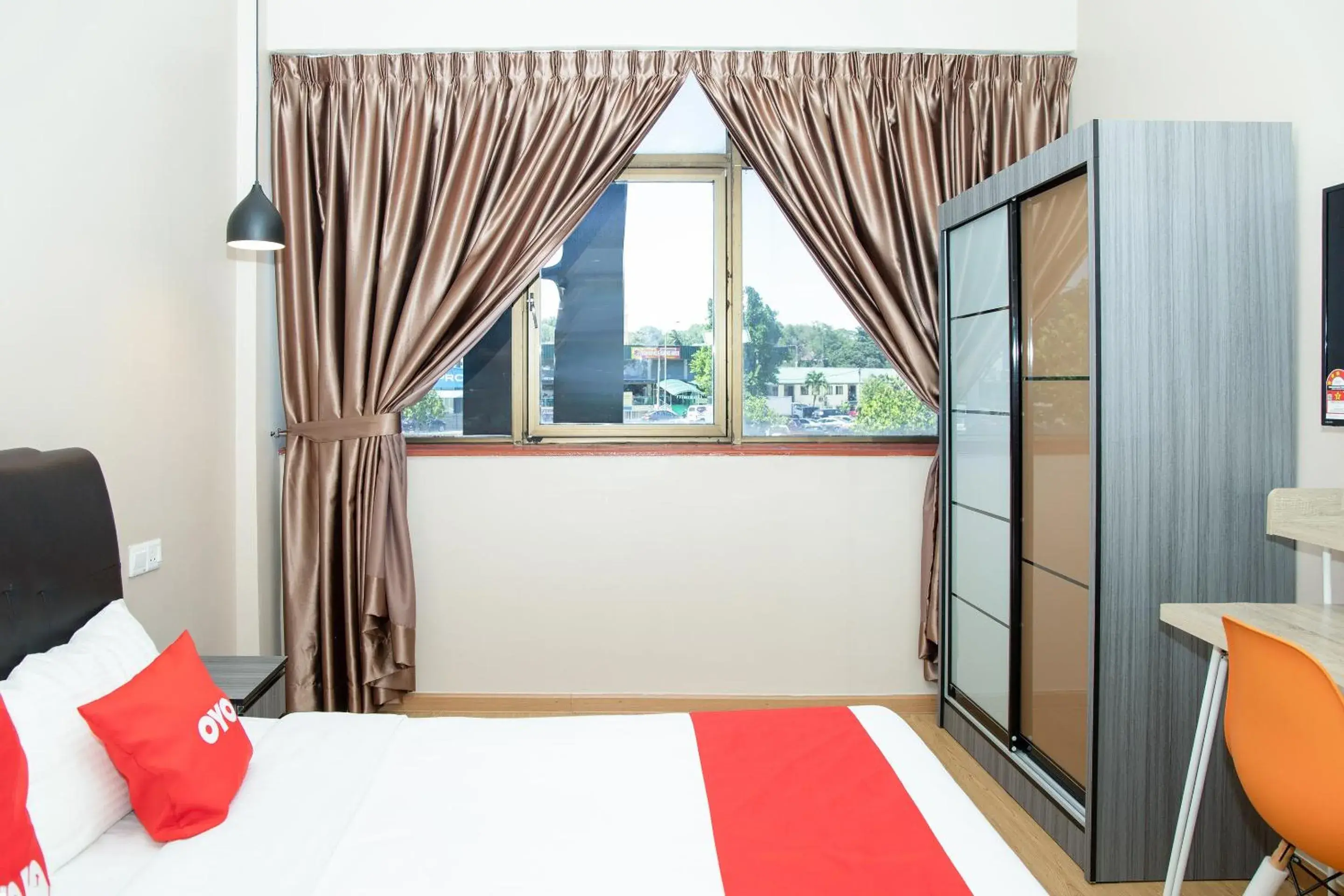 Bedroom, Bed in Capital O 90406 Mirani Hotel Bedroom, Bed in Capital O 90406 Mirani Hotel