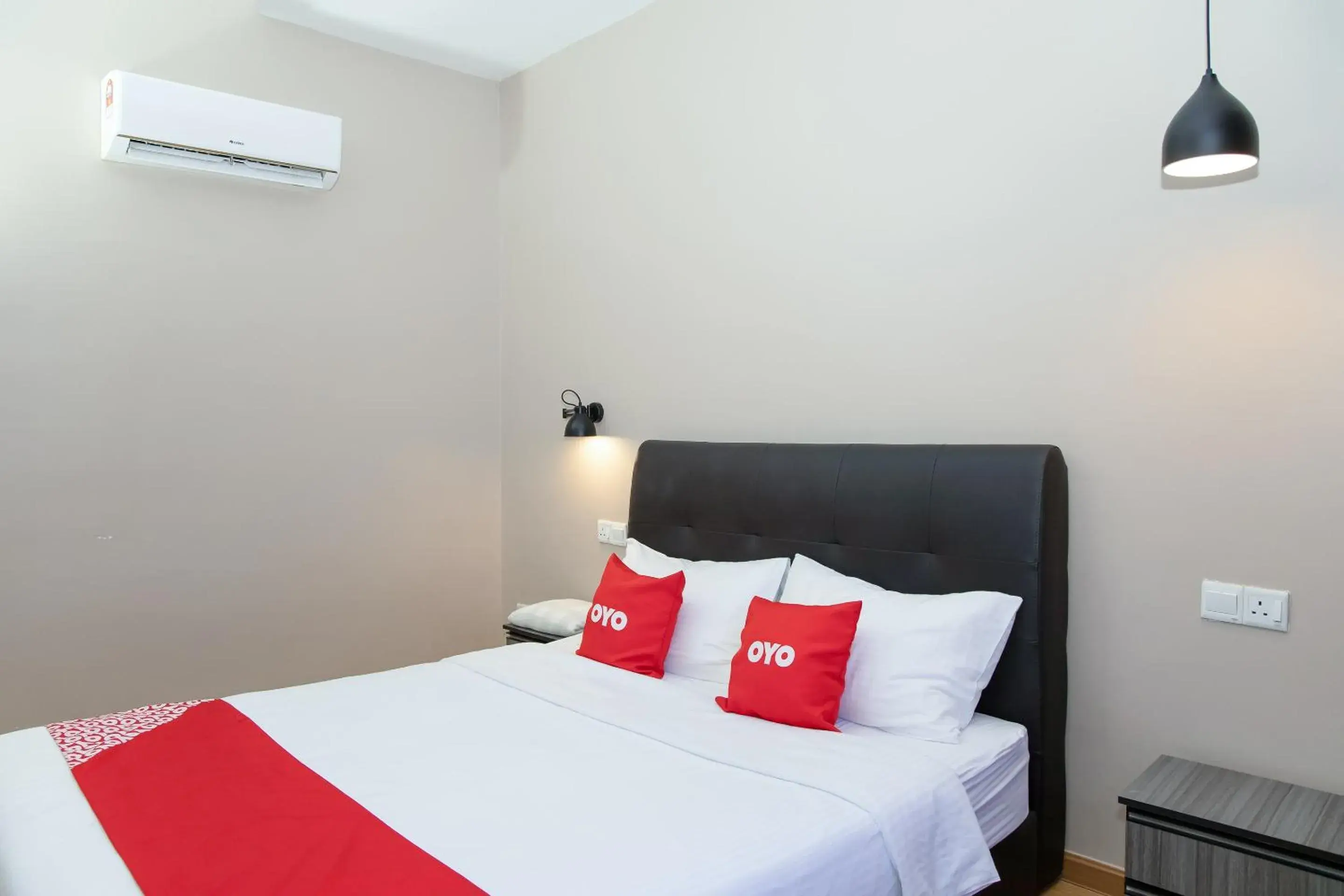 Bedroom, Bed in Capital O 90406 Mirani Hotel Bedroom, Bed in Capital O 90406 Mirani Hotel