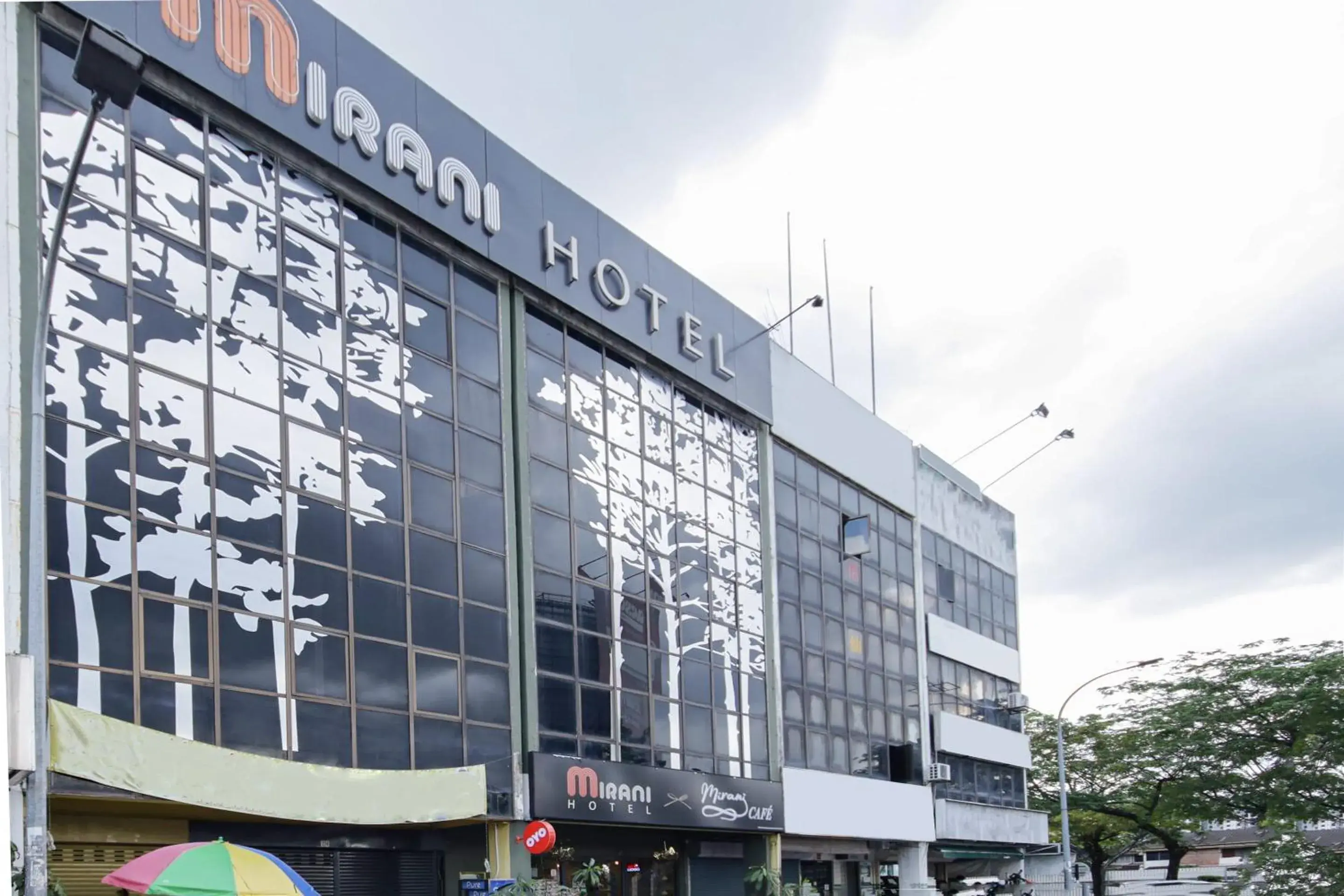 Facade/entrance in Mirani Hotel Ampang near Melawati Mall Facade/entrance in Mirani Hotel Ampang near Melawati Mall