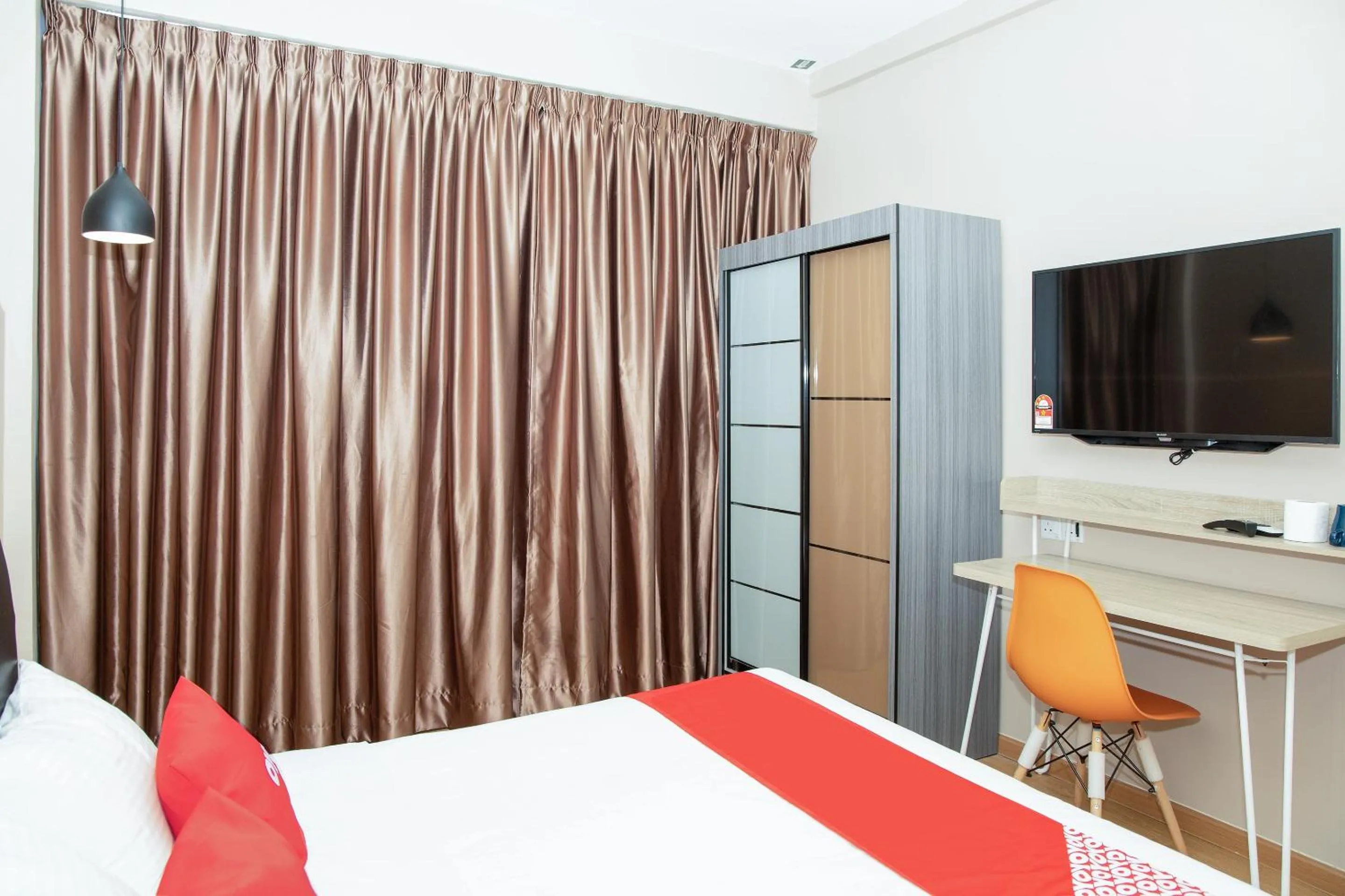 Bedroom, Bed in Capital O 90406 Mirani Hotel