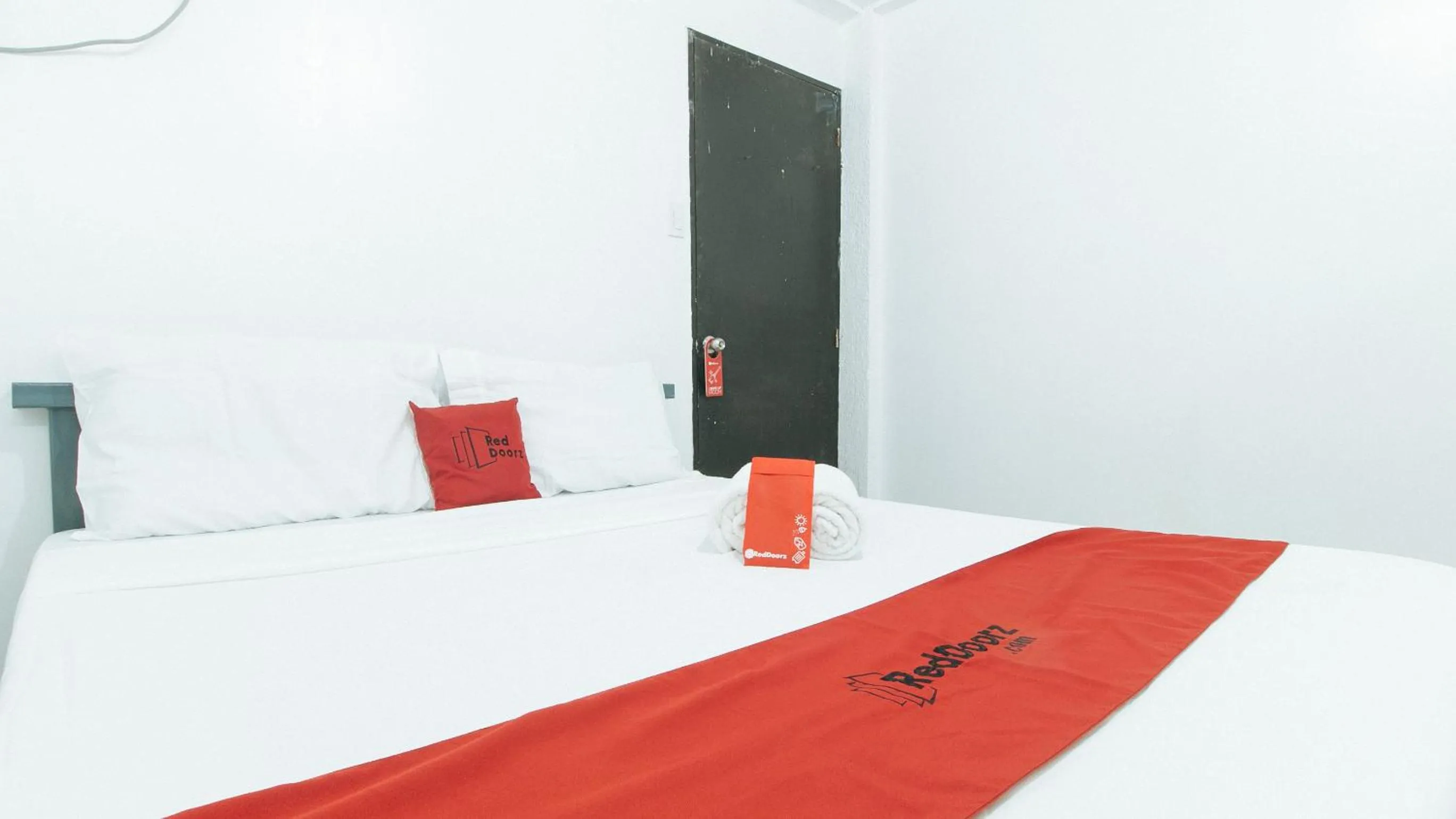 Bedroom, Bed in RedDoorz @ Shukran Rentals OPC Pampanga