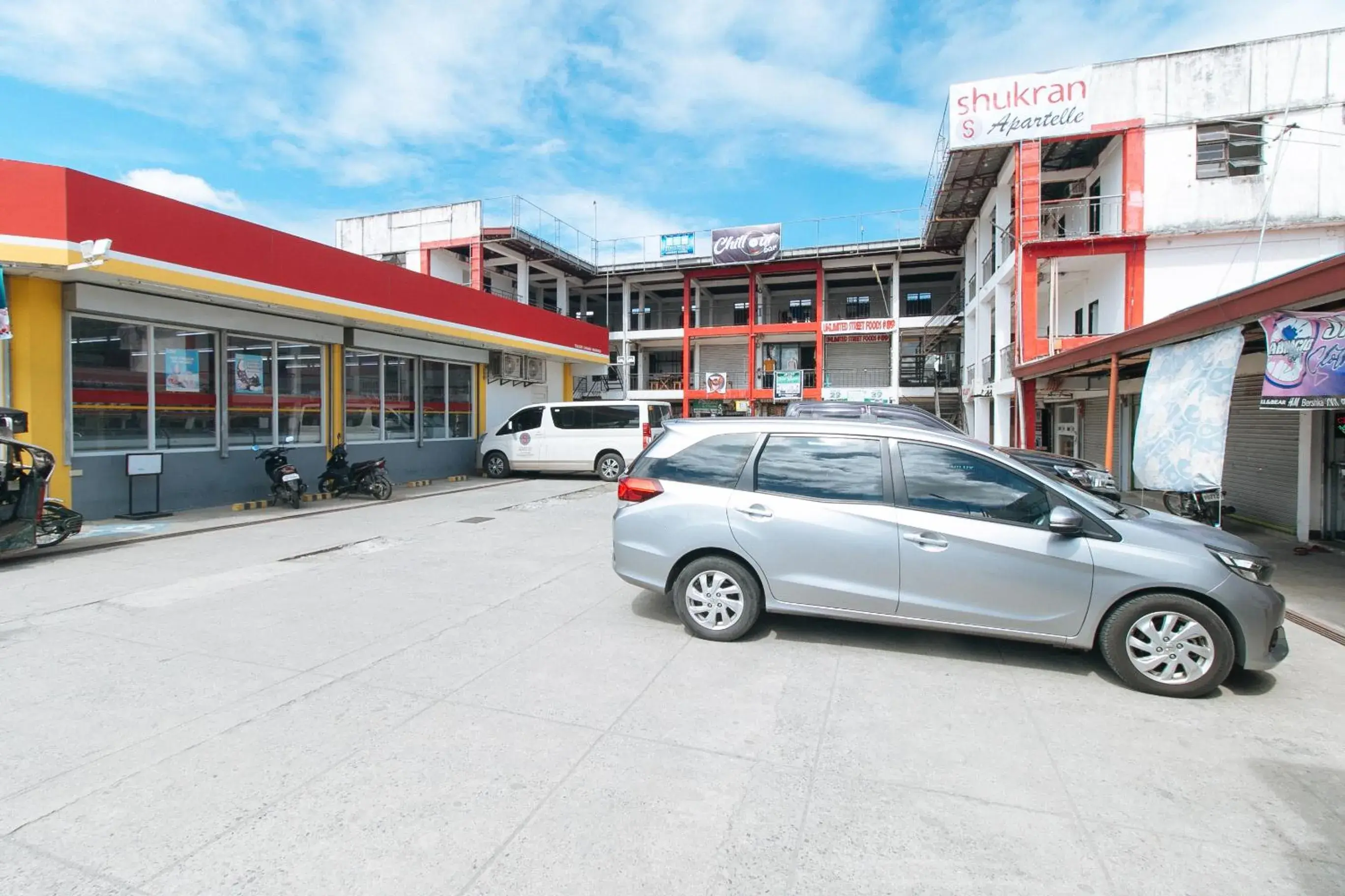 Property building in RedDoorz @ Shukran Rentals OPC Pampanga Property building in RedDoorz @ Shukran Rentals OPC Pampanga