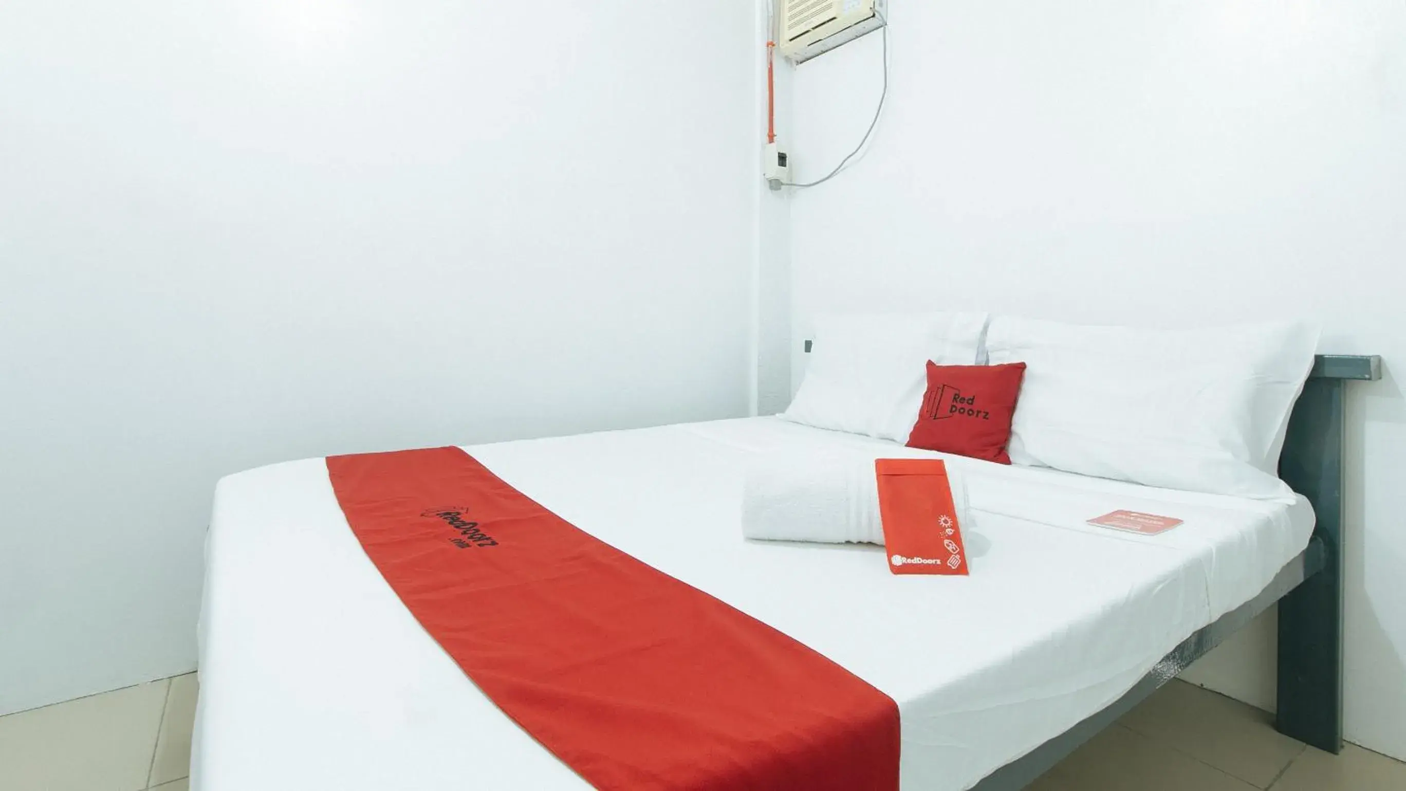 Bed in RedDoorz @ Shukran Rentals OPC Pampanga Bed in RedDoorz @ Shukran Rentals OPC Pampanga