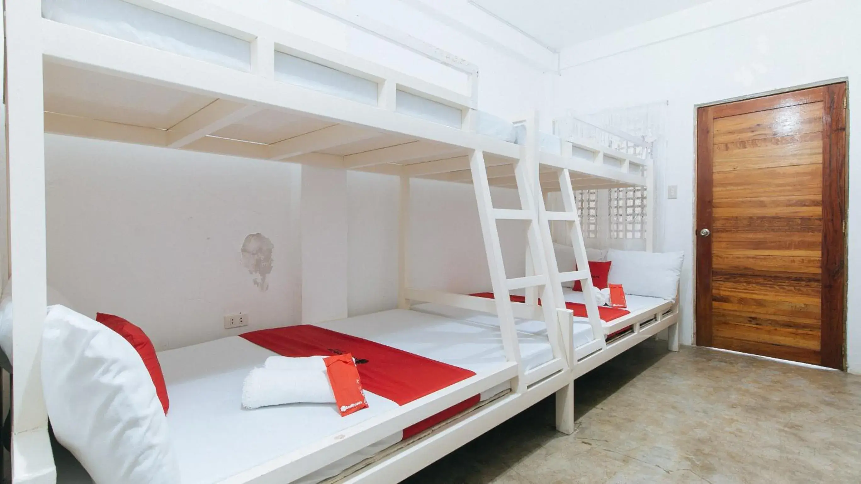 Bed in RedDoorz @ Camp Saint John Hotel La Union Bed in RedDoorz @ Camp Saint John Hotel La Union