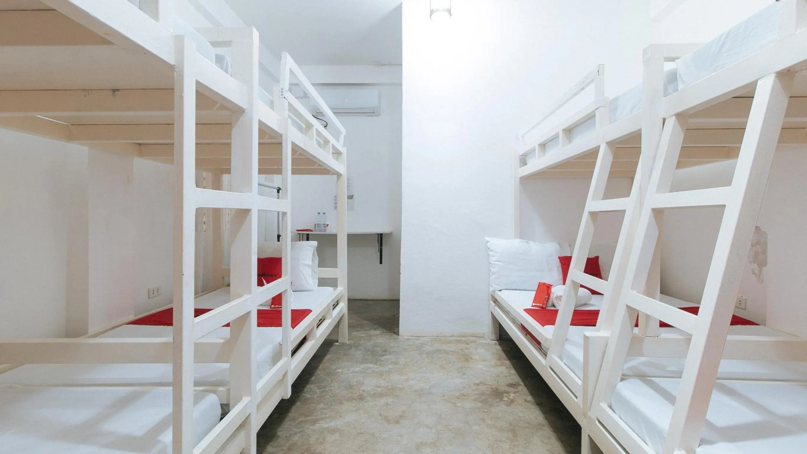 Bed in RedDoorz @ Camp Saint John Hotel La Union