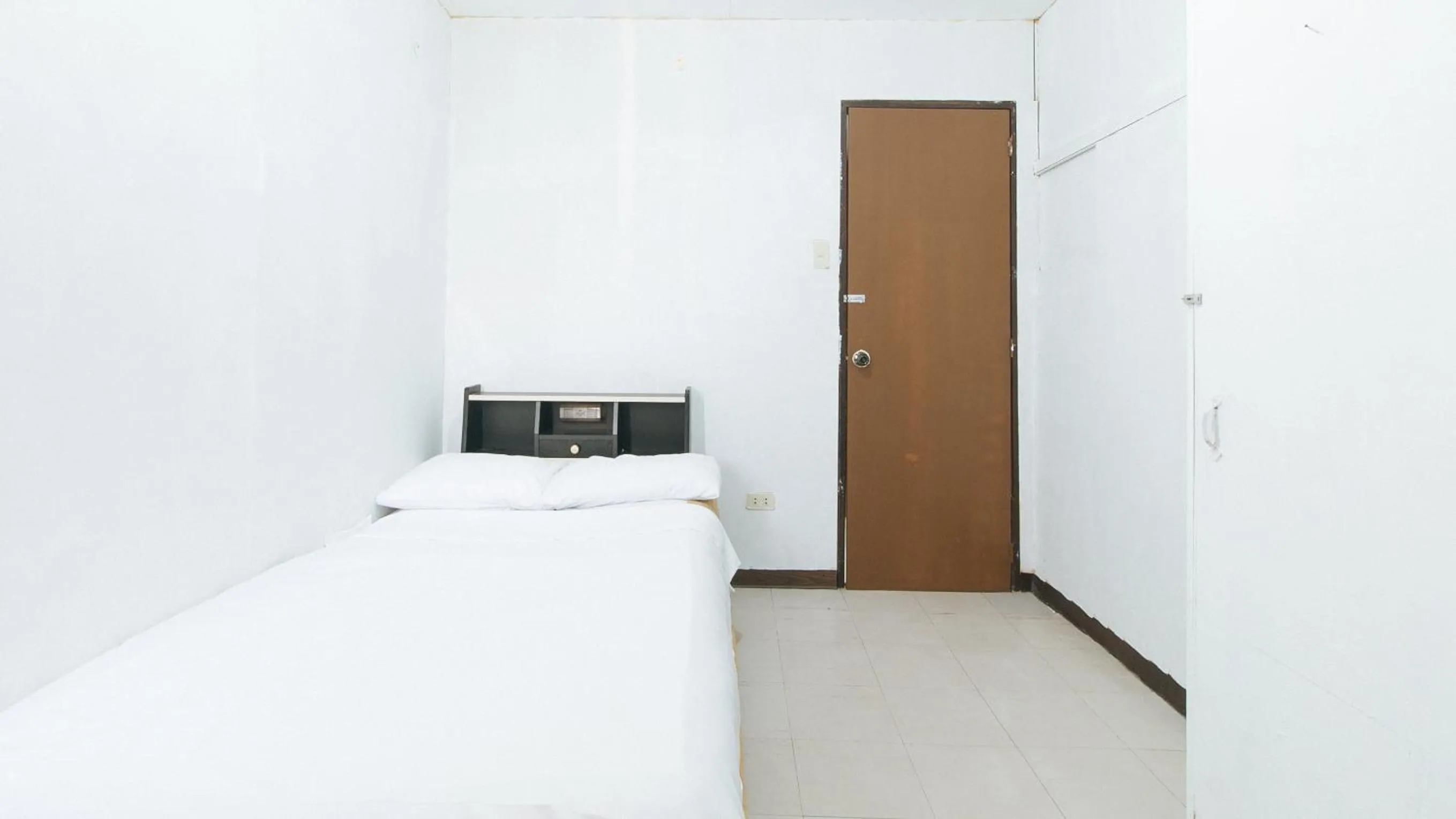 Photo of the whole room, Bed in Cristian Jay Dormitory by RedDoorz