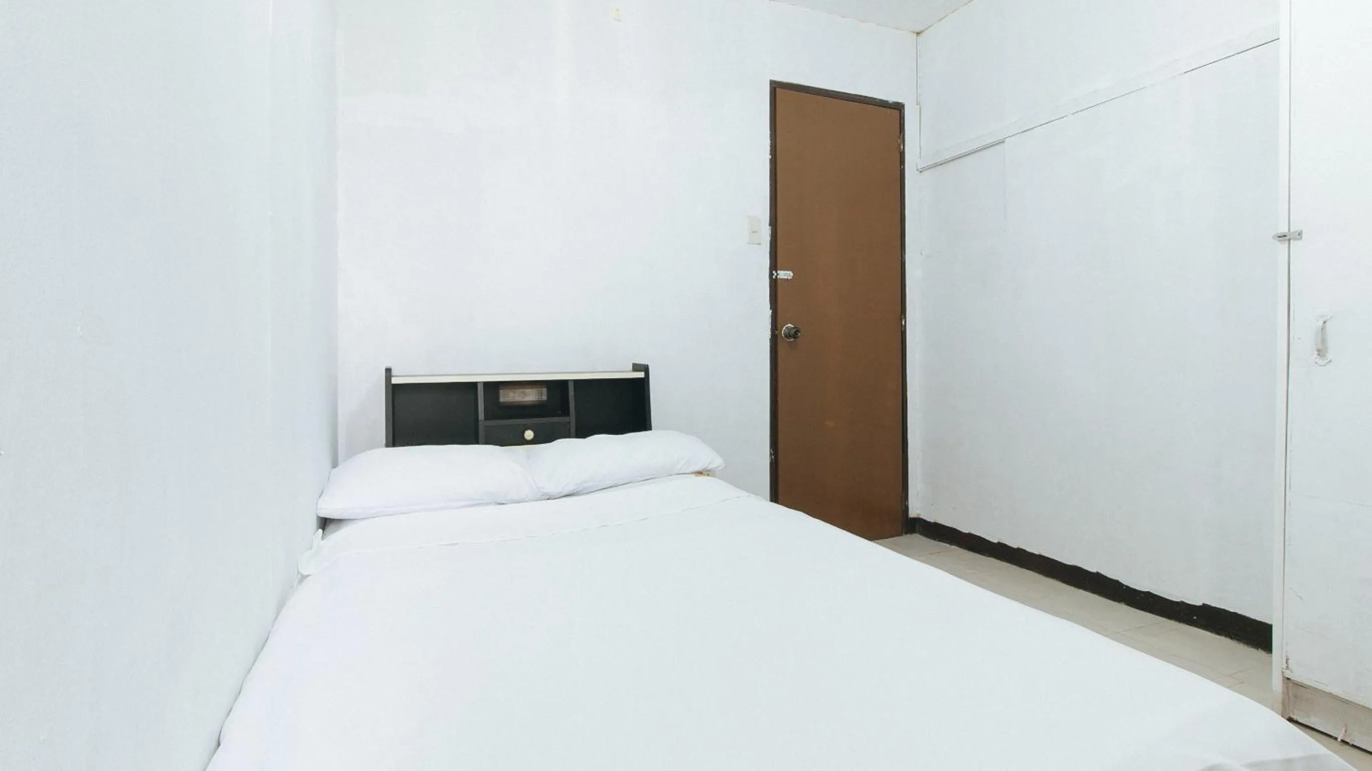 Photo of the whole room, Bed in Cristian Jay Dormitory by RedDoorz