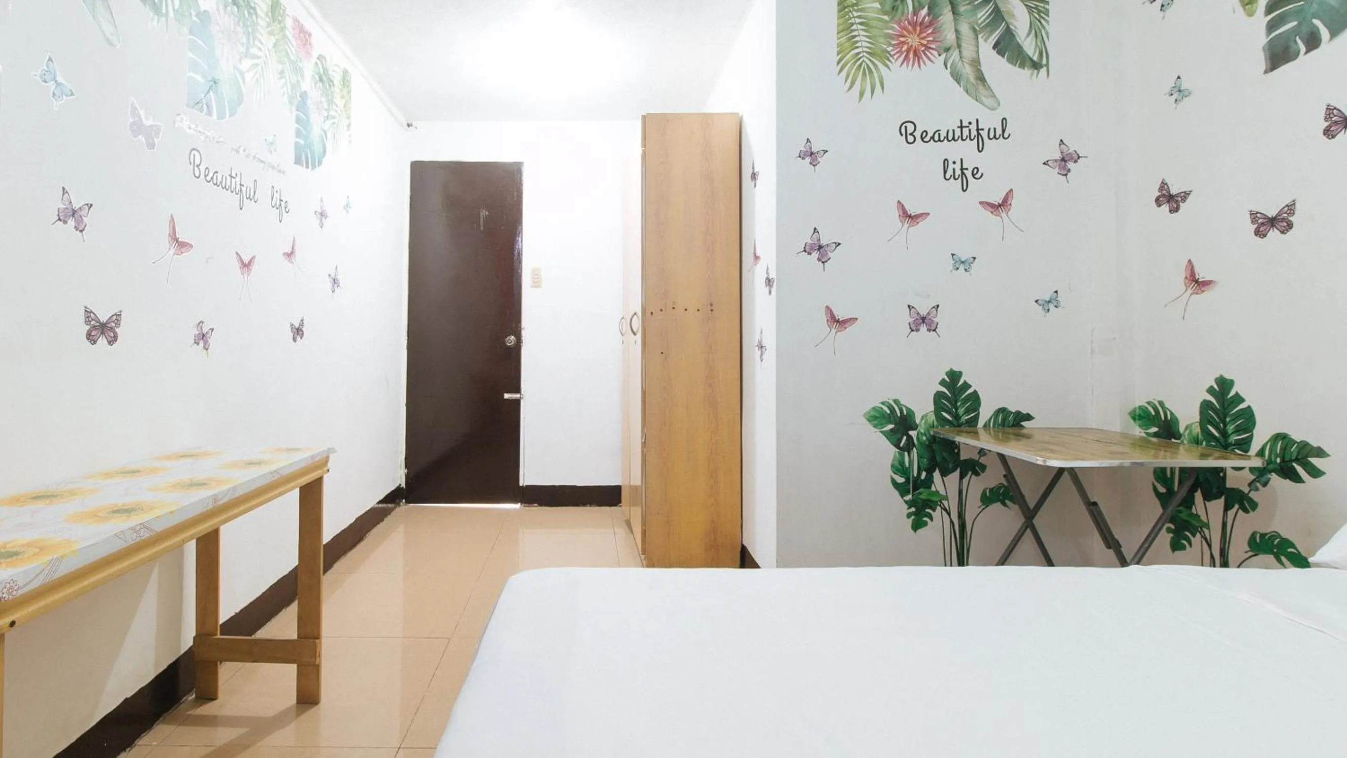 Photo of the whole room, Bed in Cristian Jay Dormitory by RedDoorz