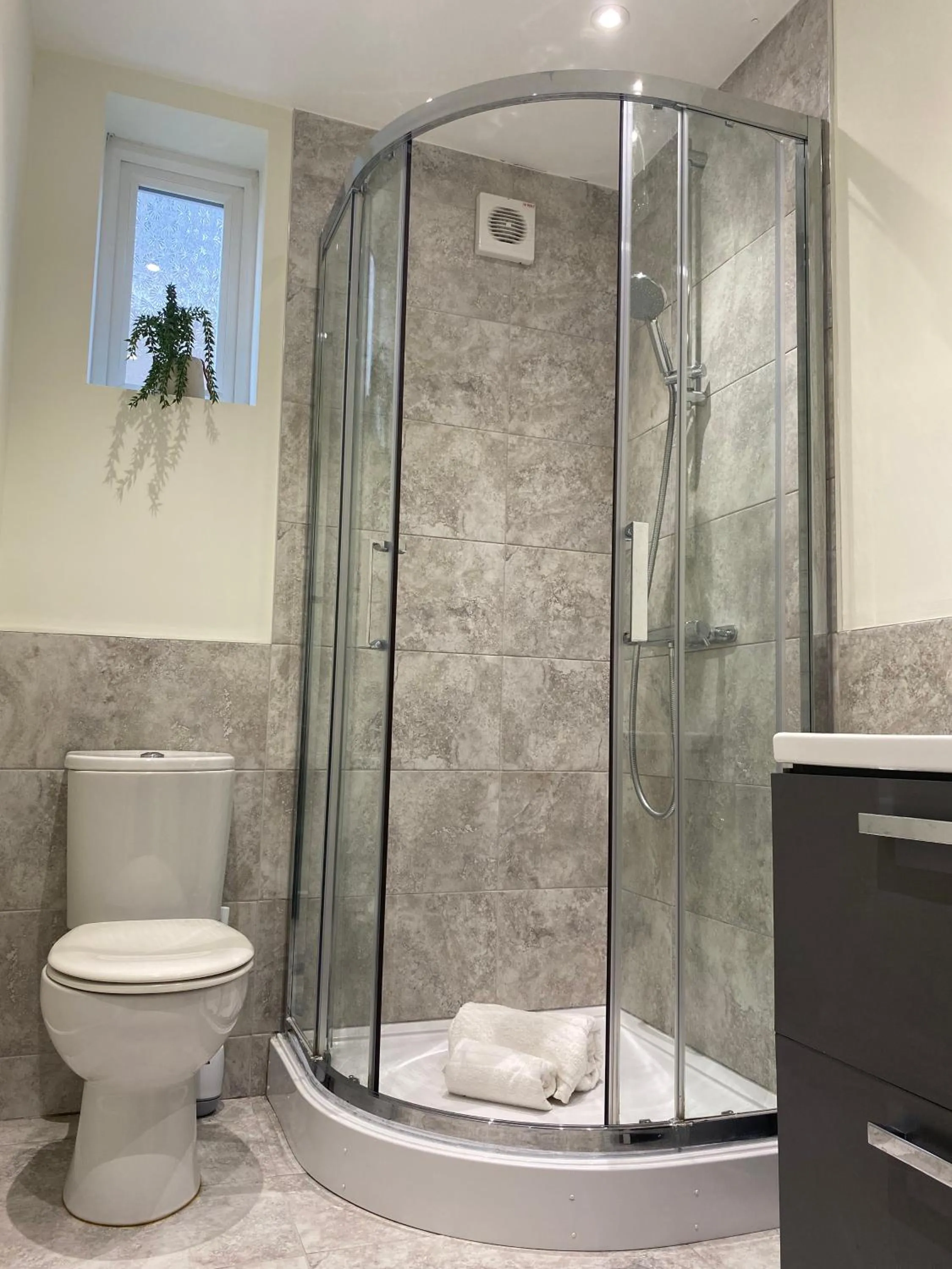 Bathroom in Gladstone Apartments by Bluebell Rooms