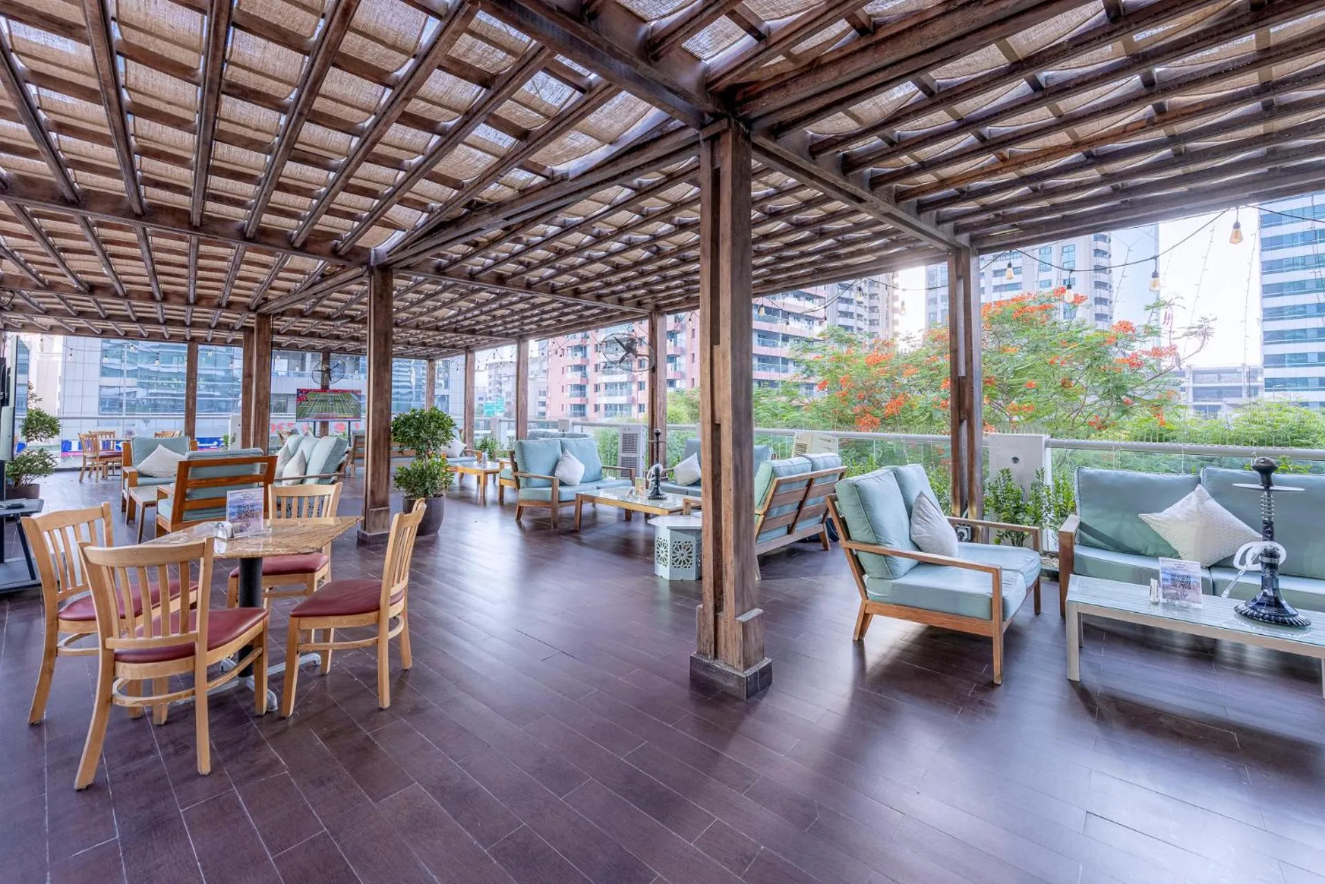 Restaurant/places to eat in TIME Oak Hotel & Suites