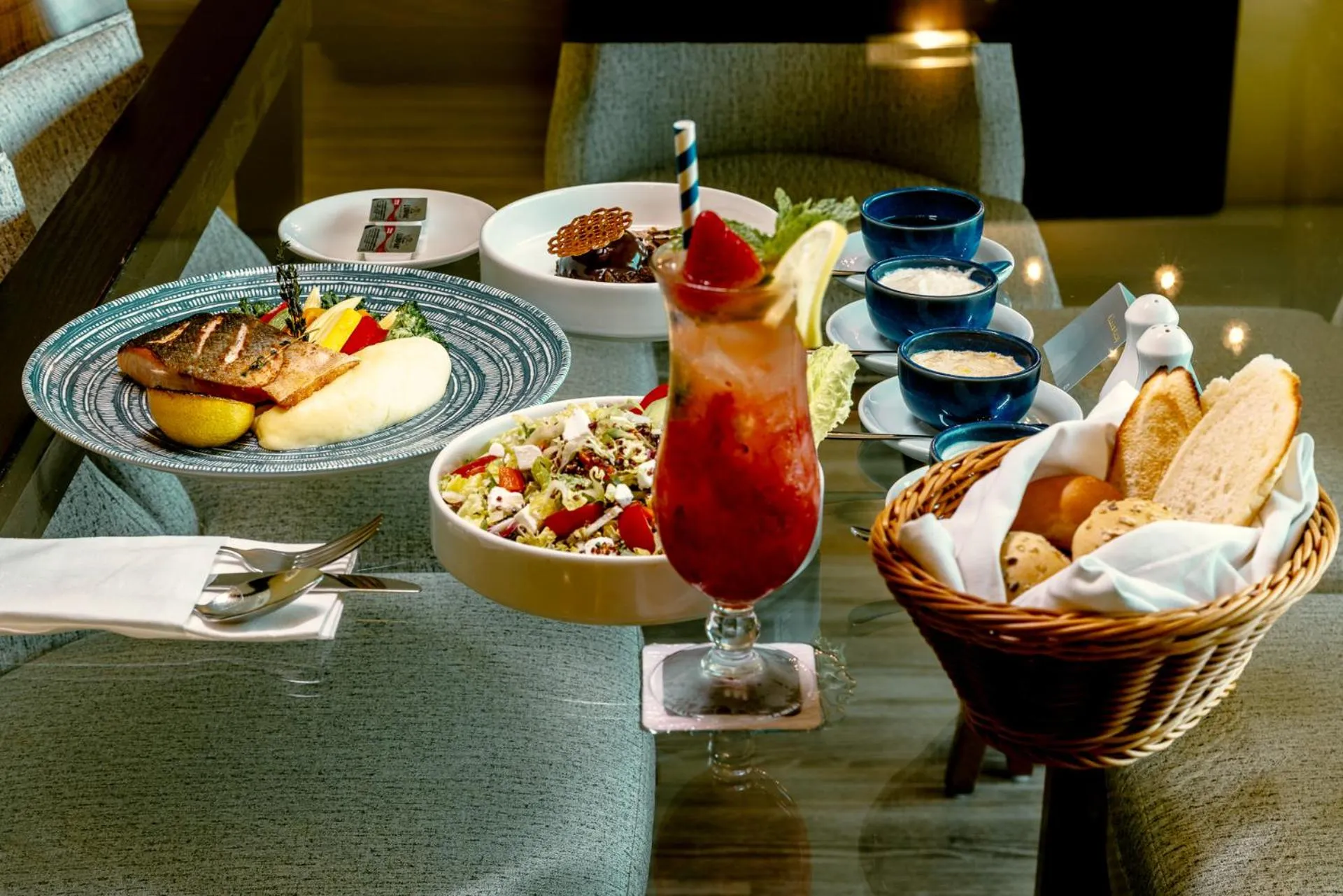 Food in TIME Oak Hotel & Suites