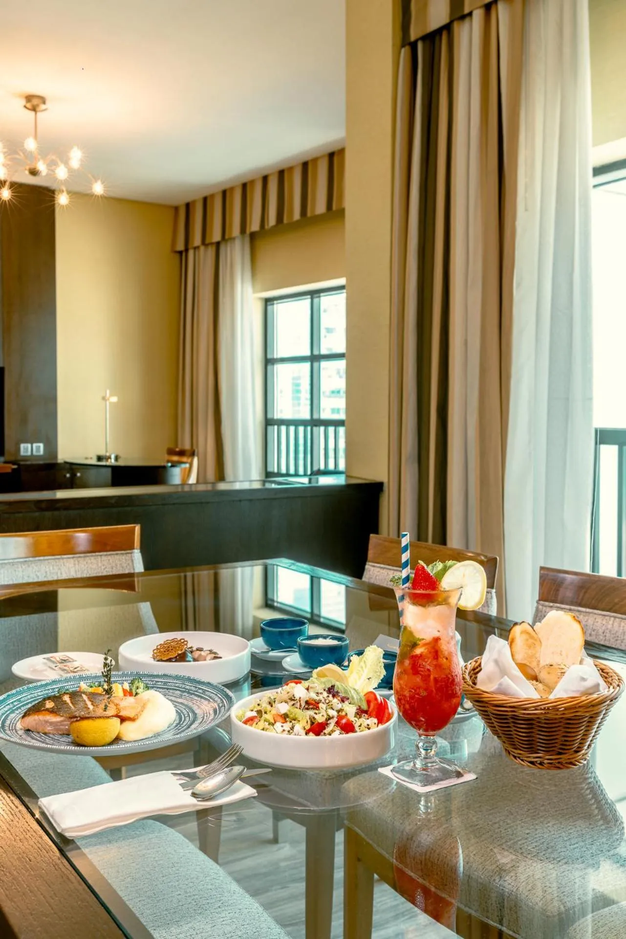 Food and drinks in TIME Oak Hotel & Suites