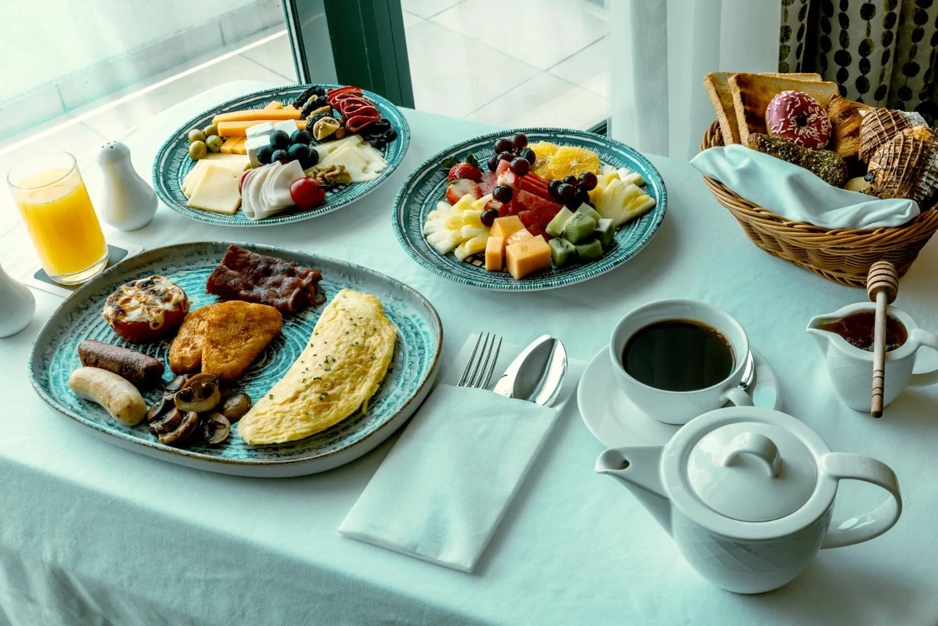 Food in TIME Oak Hotel & Suites