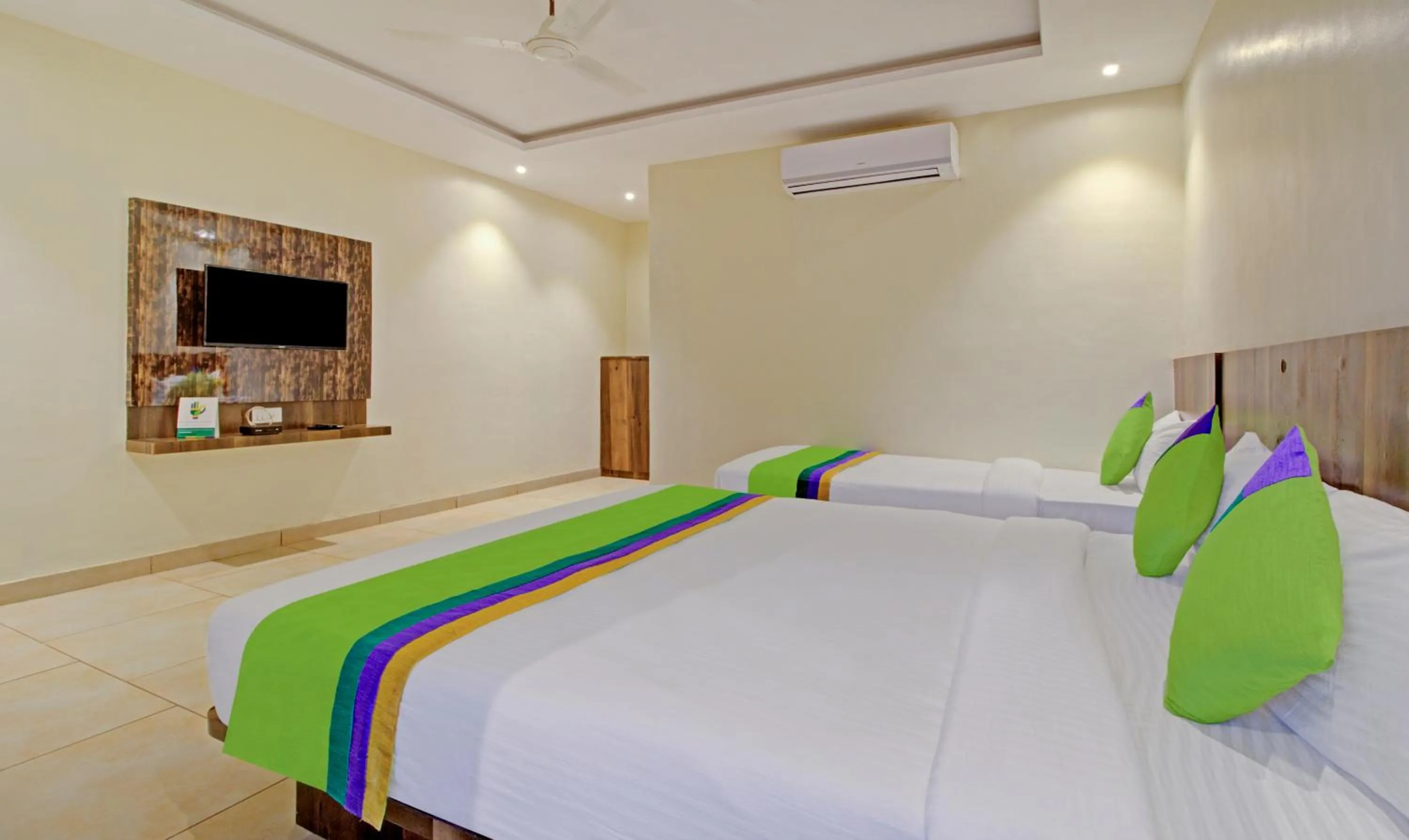 Bedroom, Bed in Treebo Nakshatra Cottages Mahabaleshwar