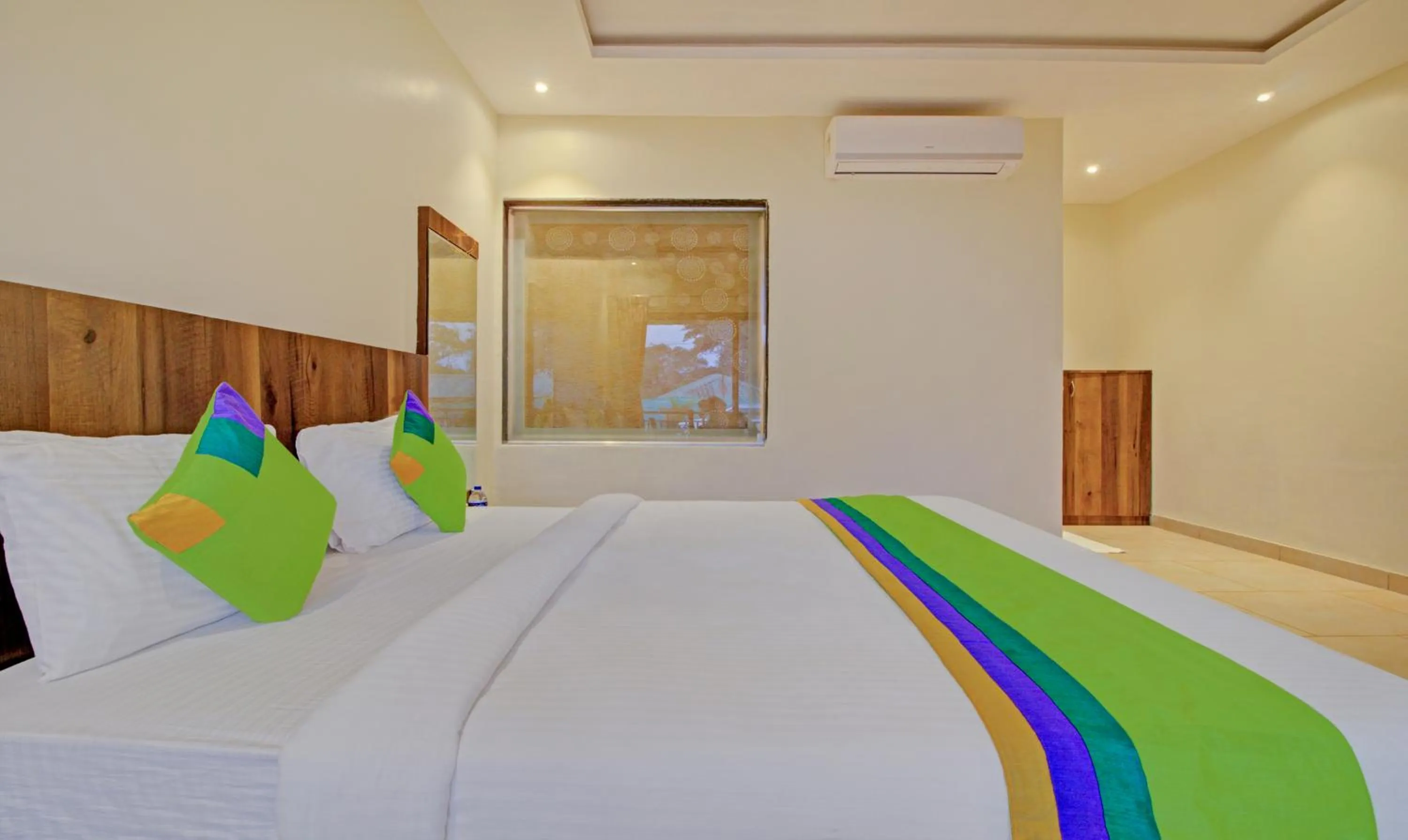 Bedroom, Bed in Treebo Nakshatra Cottages Mahabaleshwar