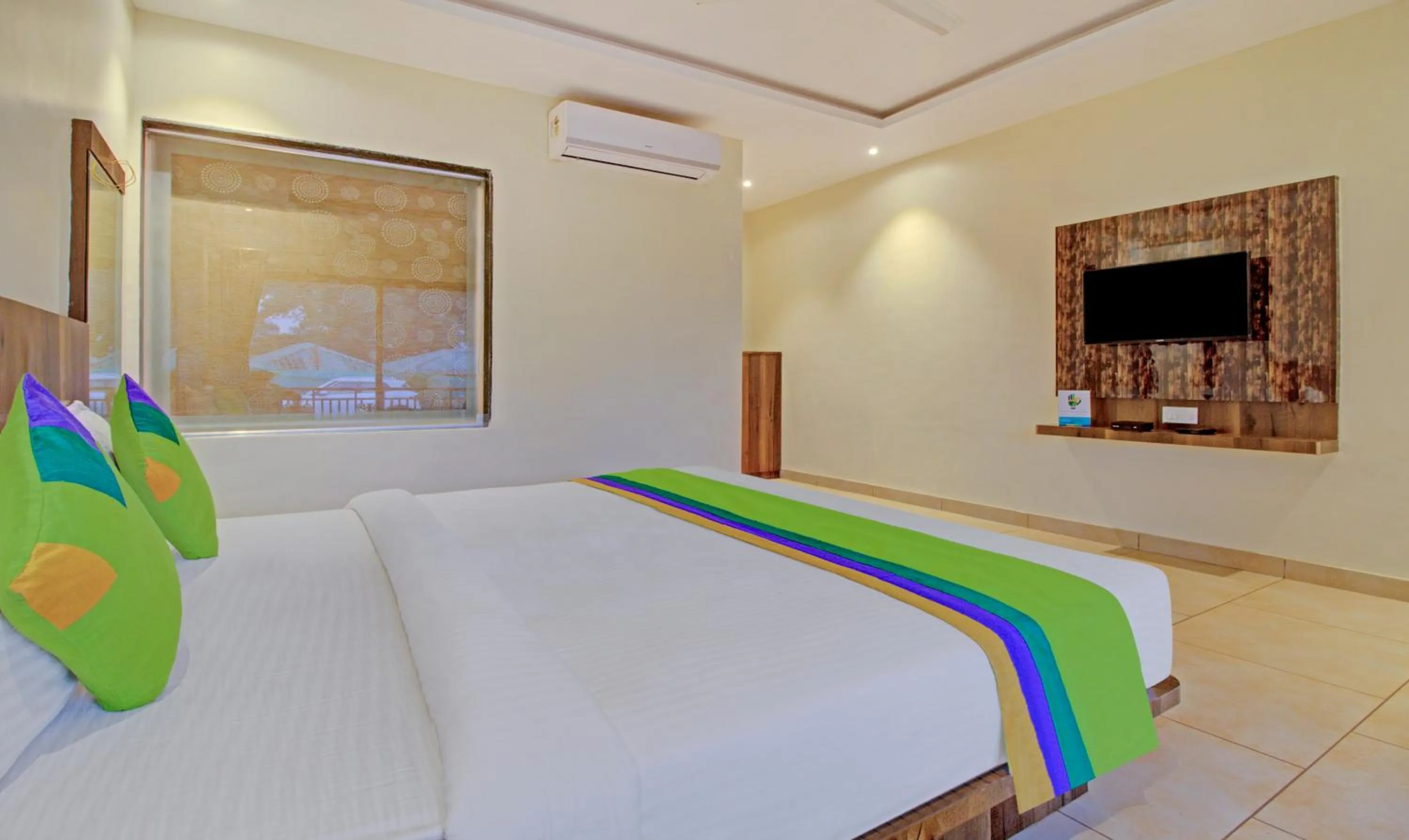 Bedroom, Bed in Treebo Nakshatra Cottages Mahabaleshwar