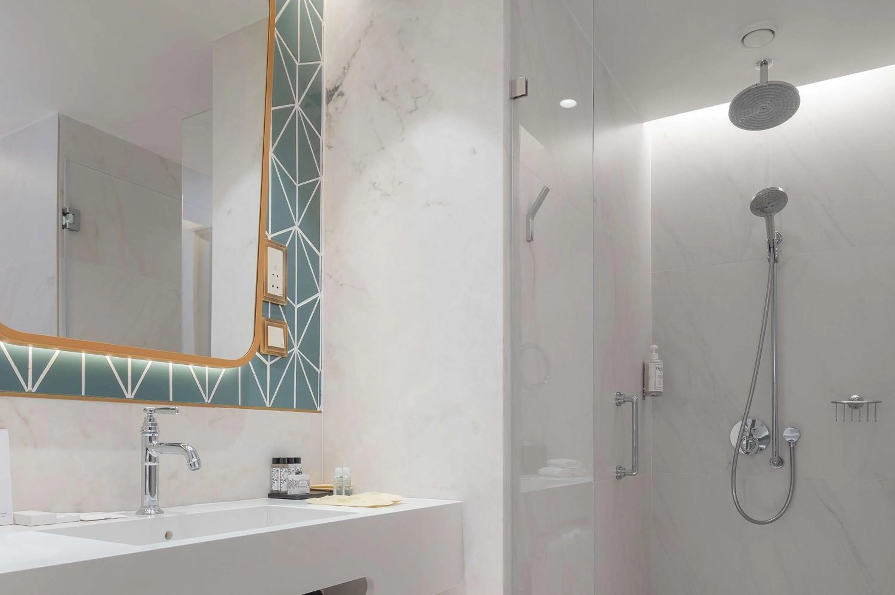 Bathroom in The Emerald House Lisbon - Curio Collection By Hilton