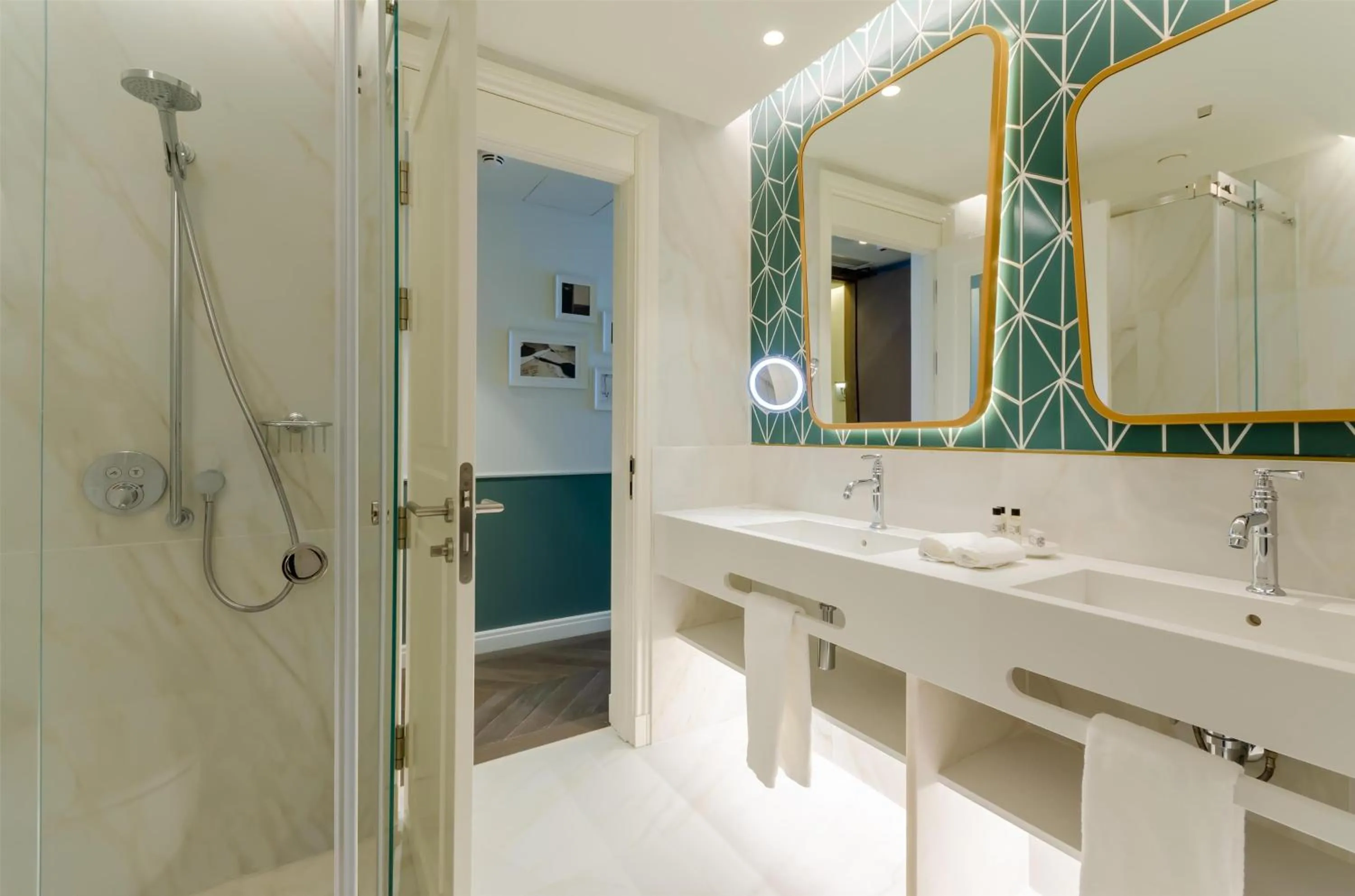Bathroom in The Emerald House Lisbon - Curio Collection By Hilton