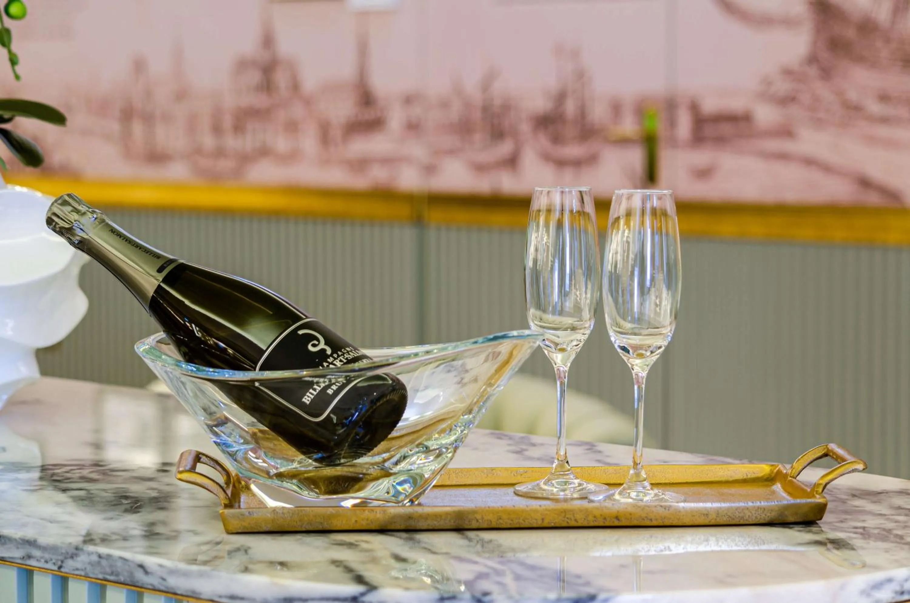 Food and drinks in The Emerald House Lisbon - Curio Collection By Hilton