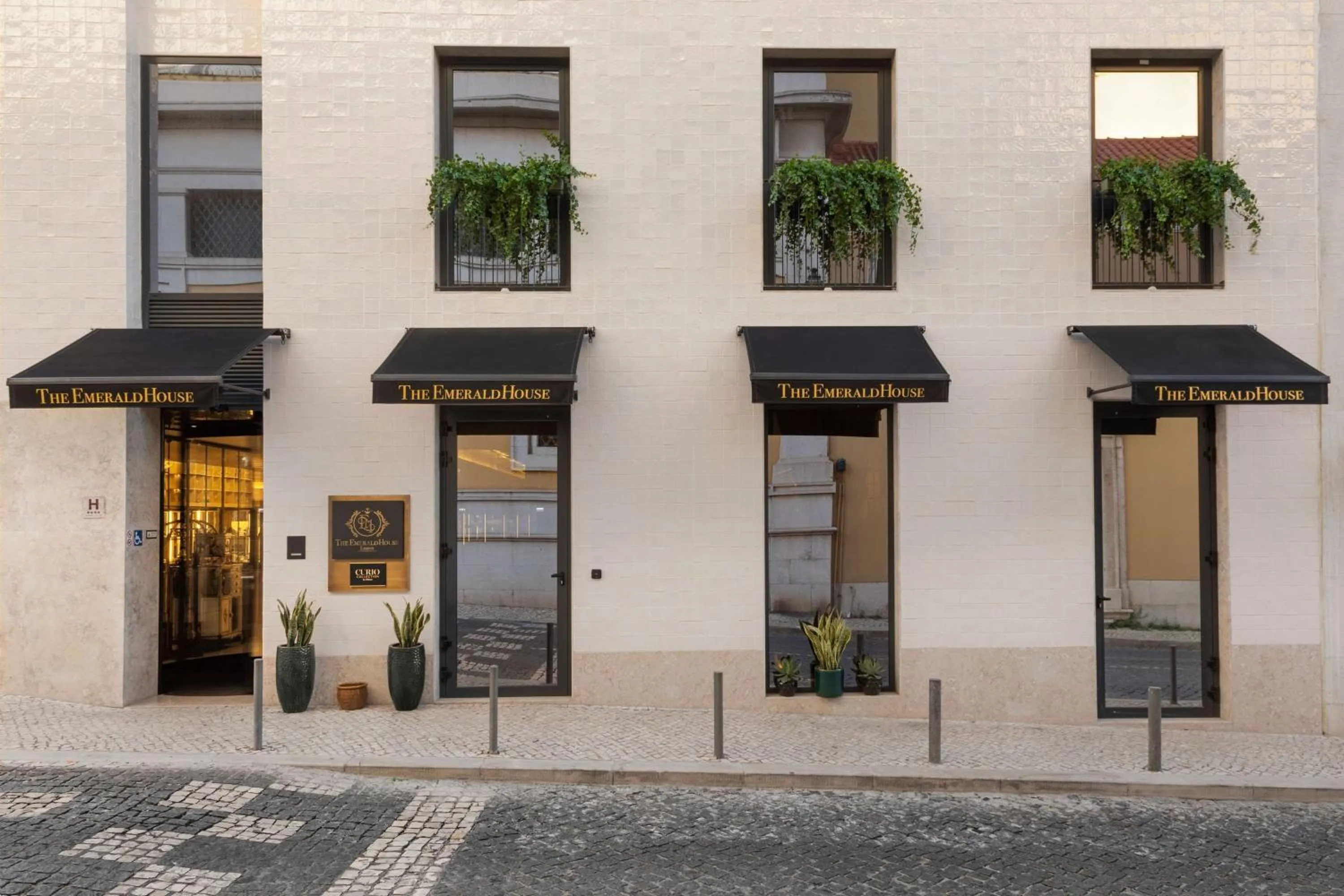 Facade/entrance in The Emerald House Lisbon - Curio Collection By Hilton