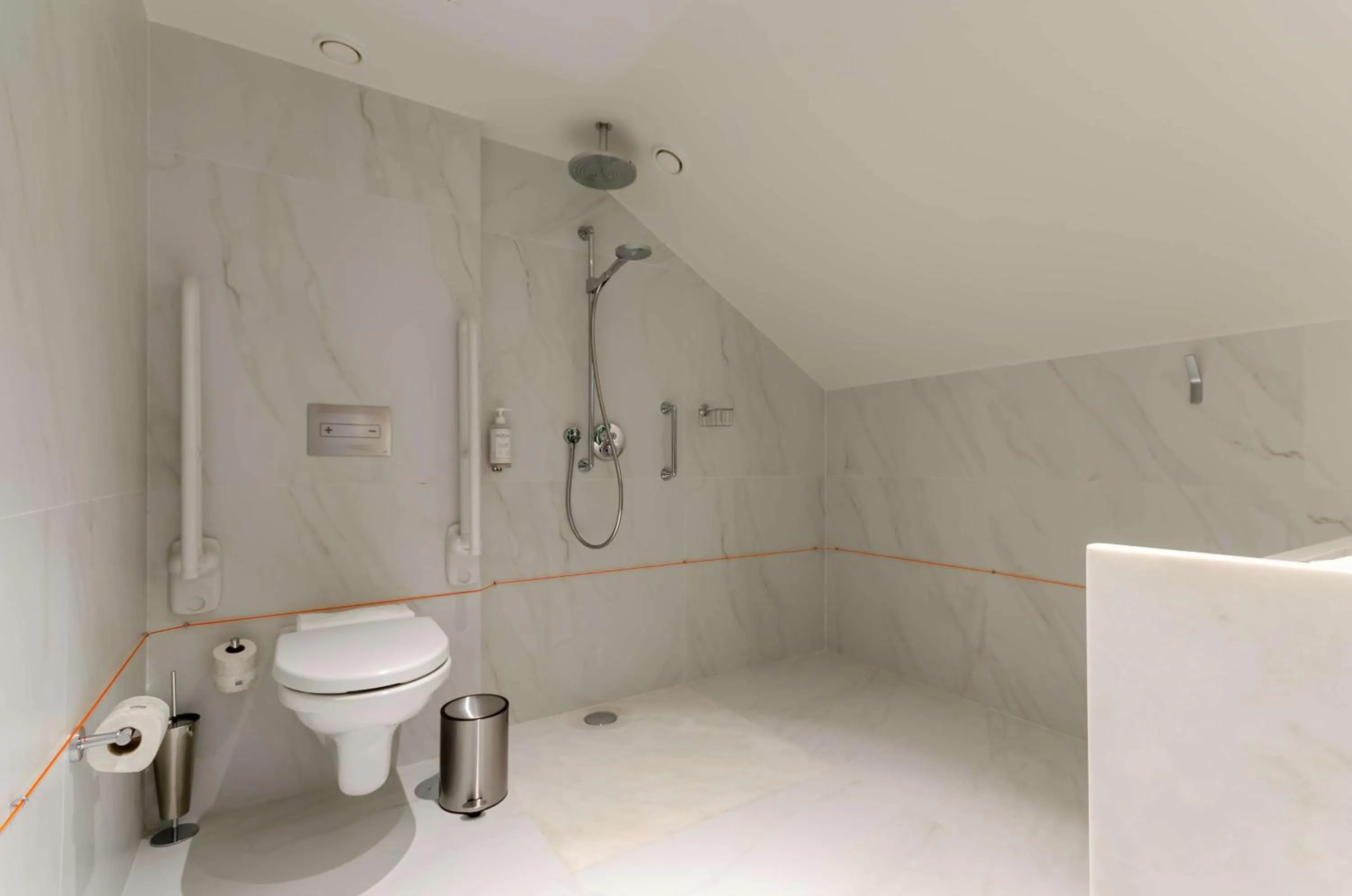 Bathroom in The Emerald House Lisbon - Curio Collection By Hilton