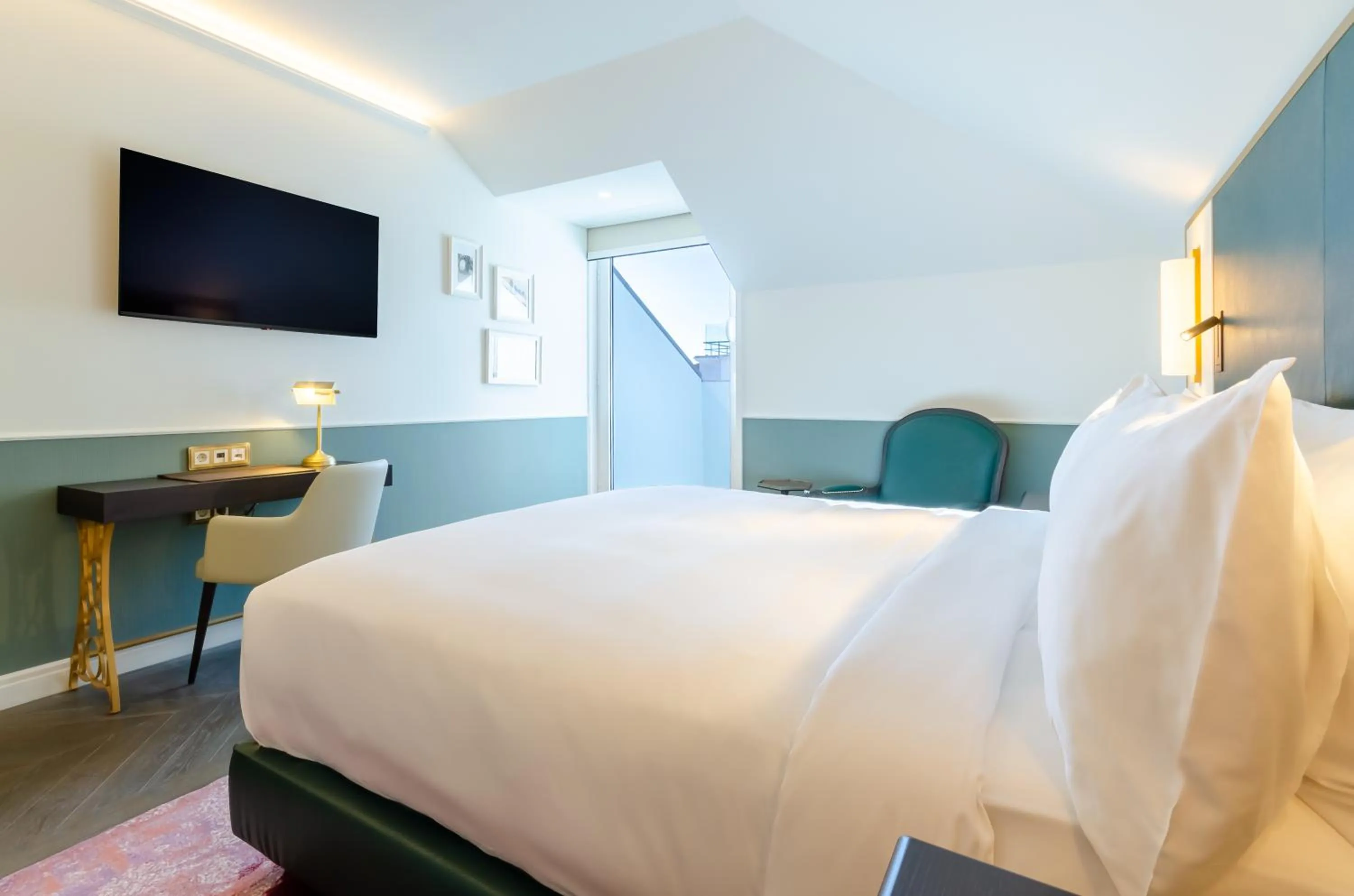 Bedroom, Bed in The Emerald House Lisbon - Curio Collection By Hilton