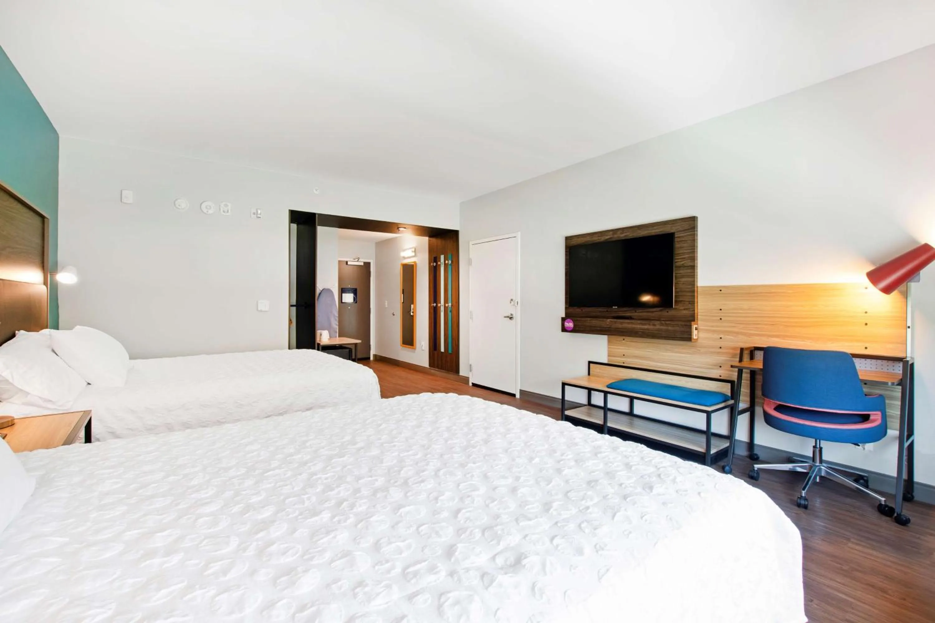 Bedroom, Bed in Tru By Hilton Chapel Hill