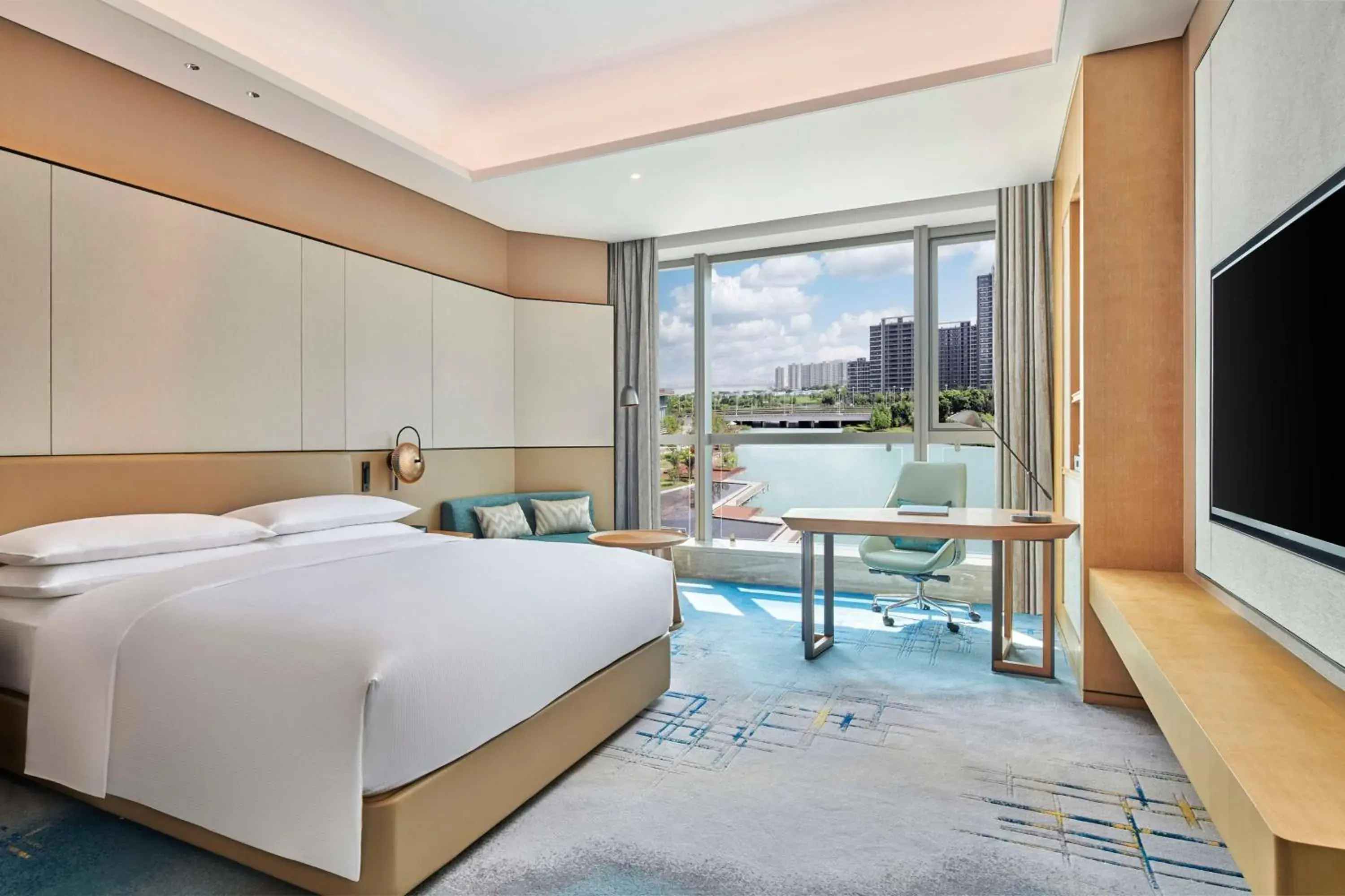 Deluxe King Room with River View in Doubletree By Hilton Suzhou Wuzhong Deluxe King Room with River View in Doubletree By Hilton Suzhou Wuzhong