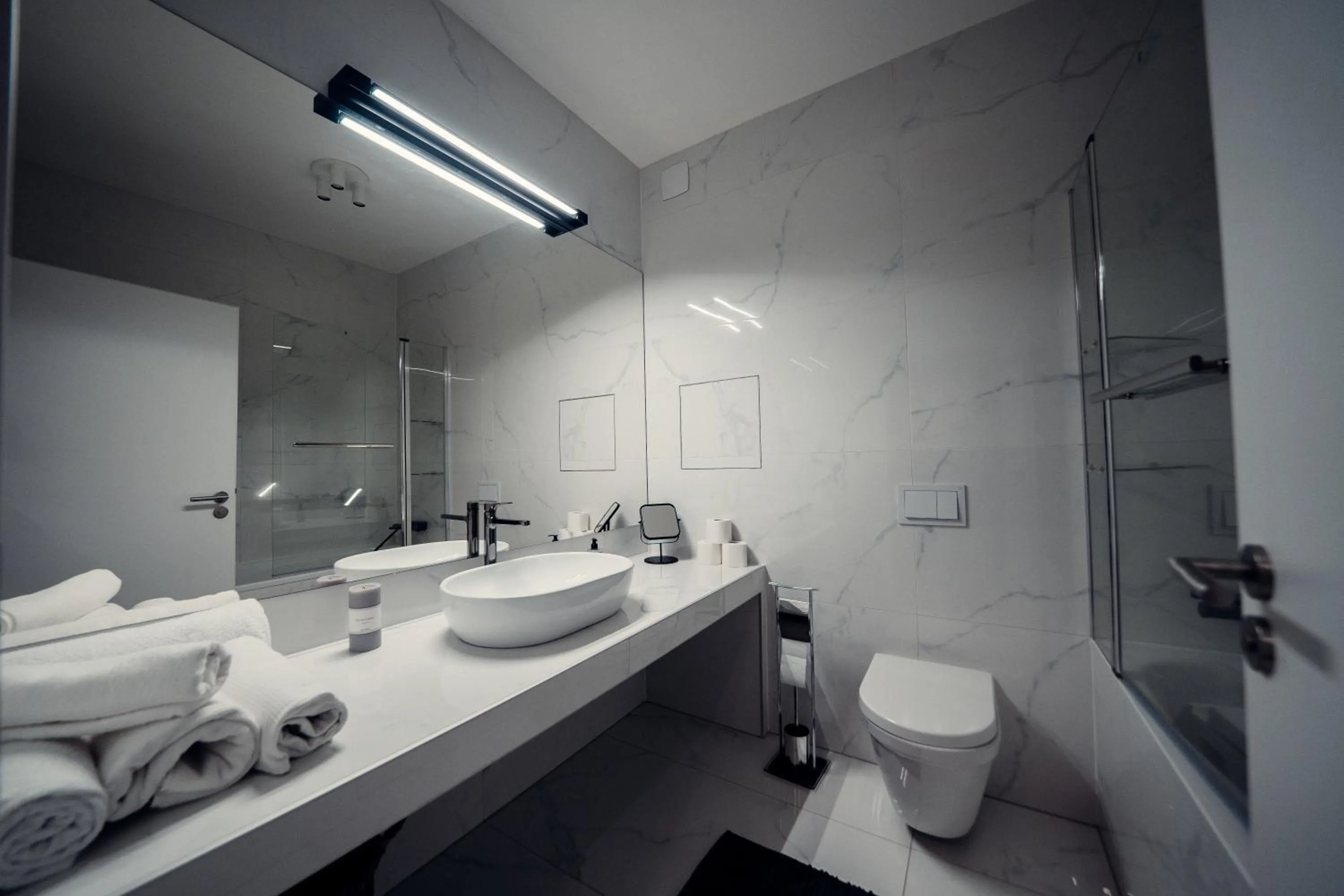 Shower in TIFFANY Apartment Hotel