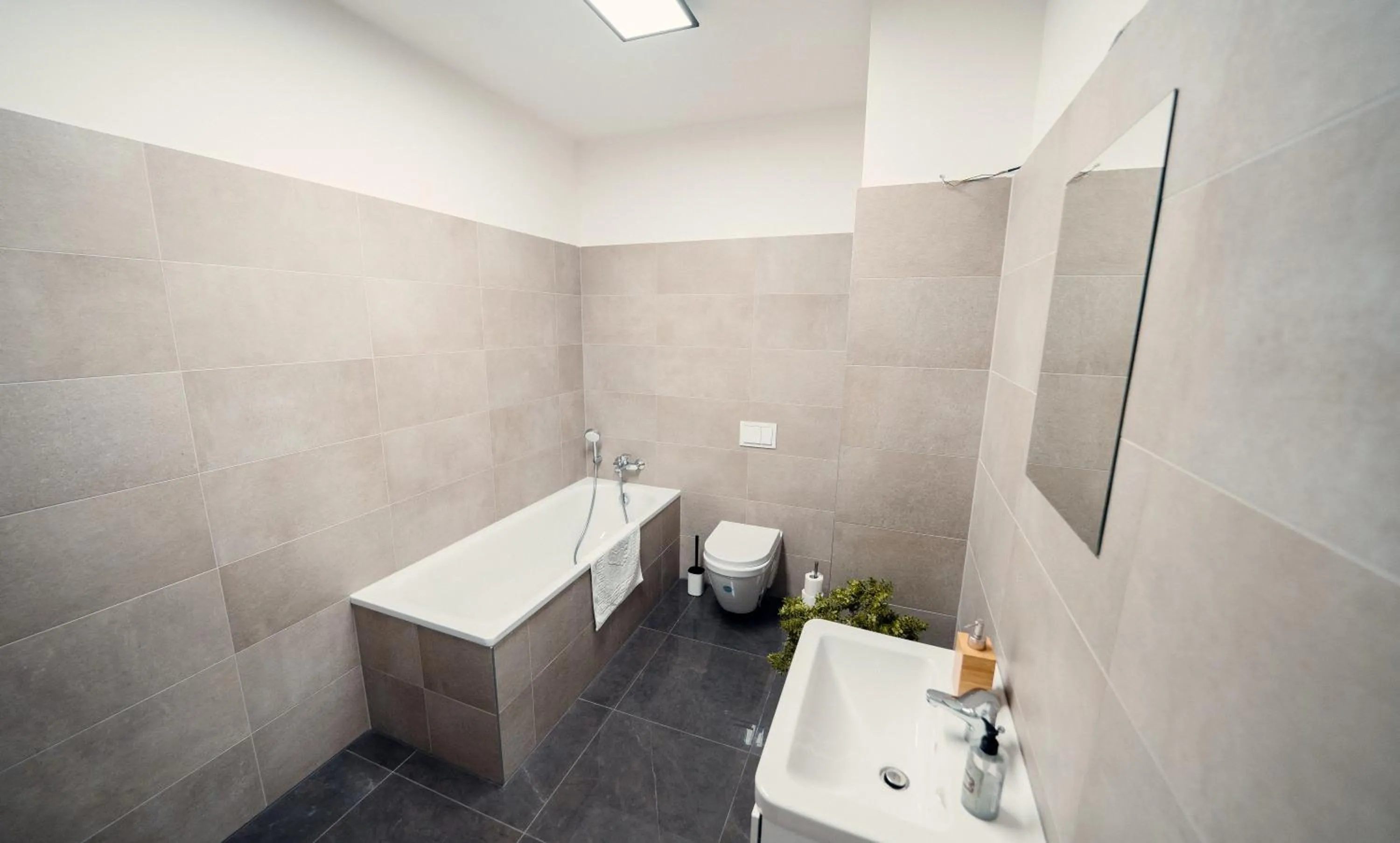 Toilet in TIFFANY Apartment Hotel