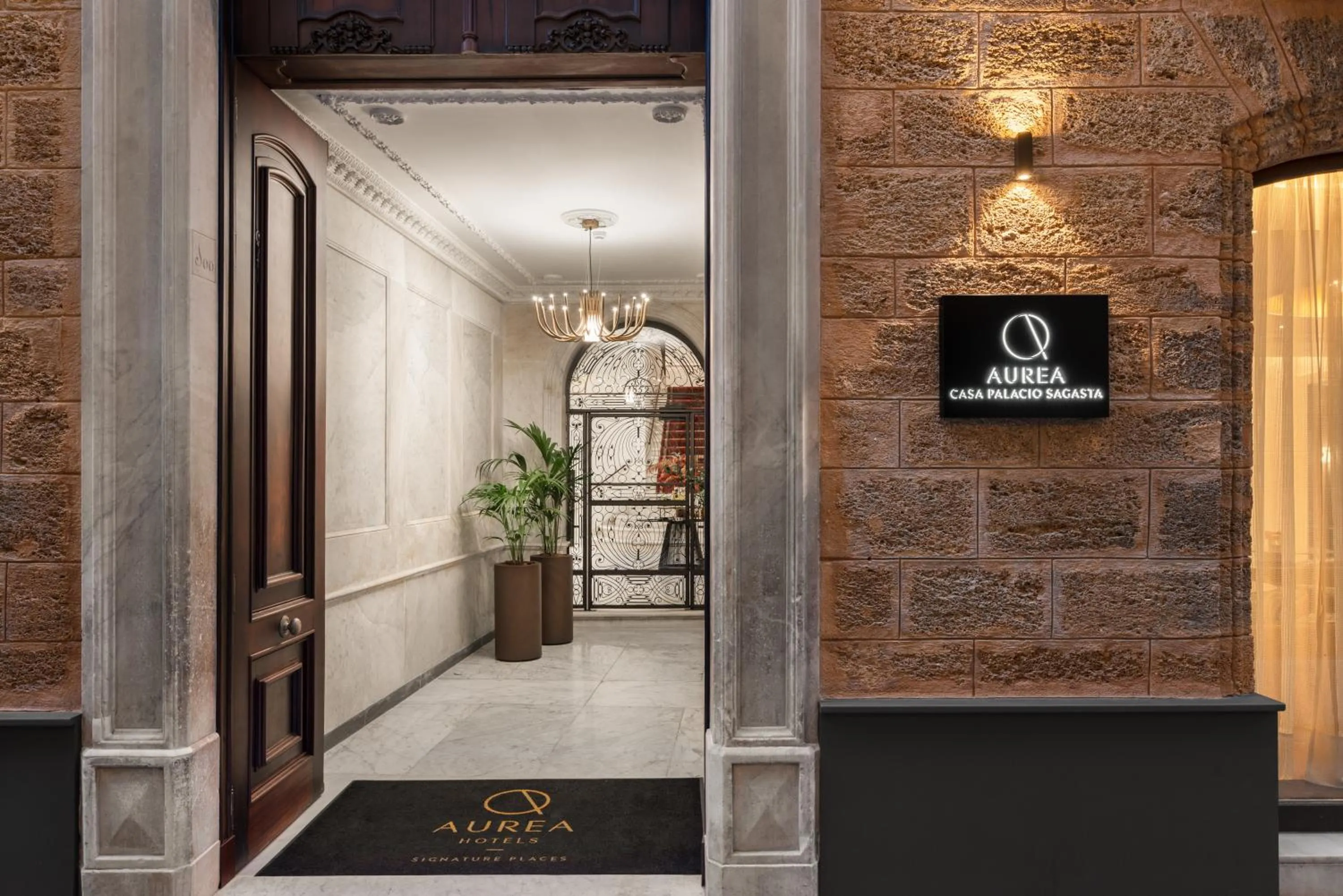 Property building in Áurea Casa Palacio Sagasta by Eurostars Hotel Company