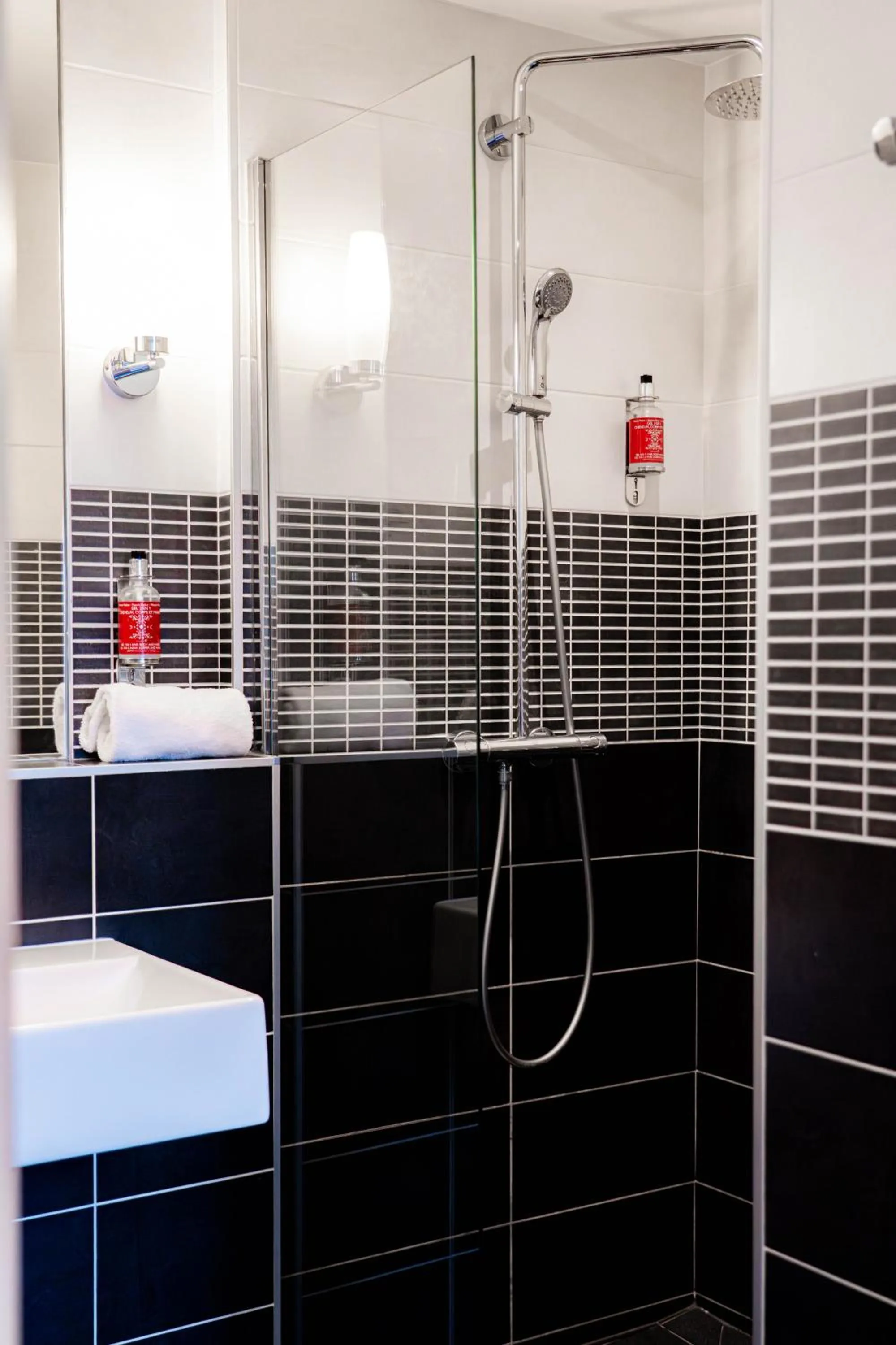 Bathroom in Hôtel du Musée de l'Eau