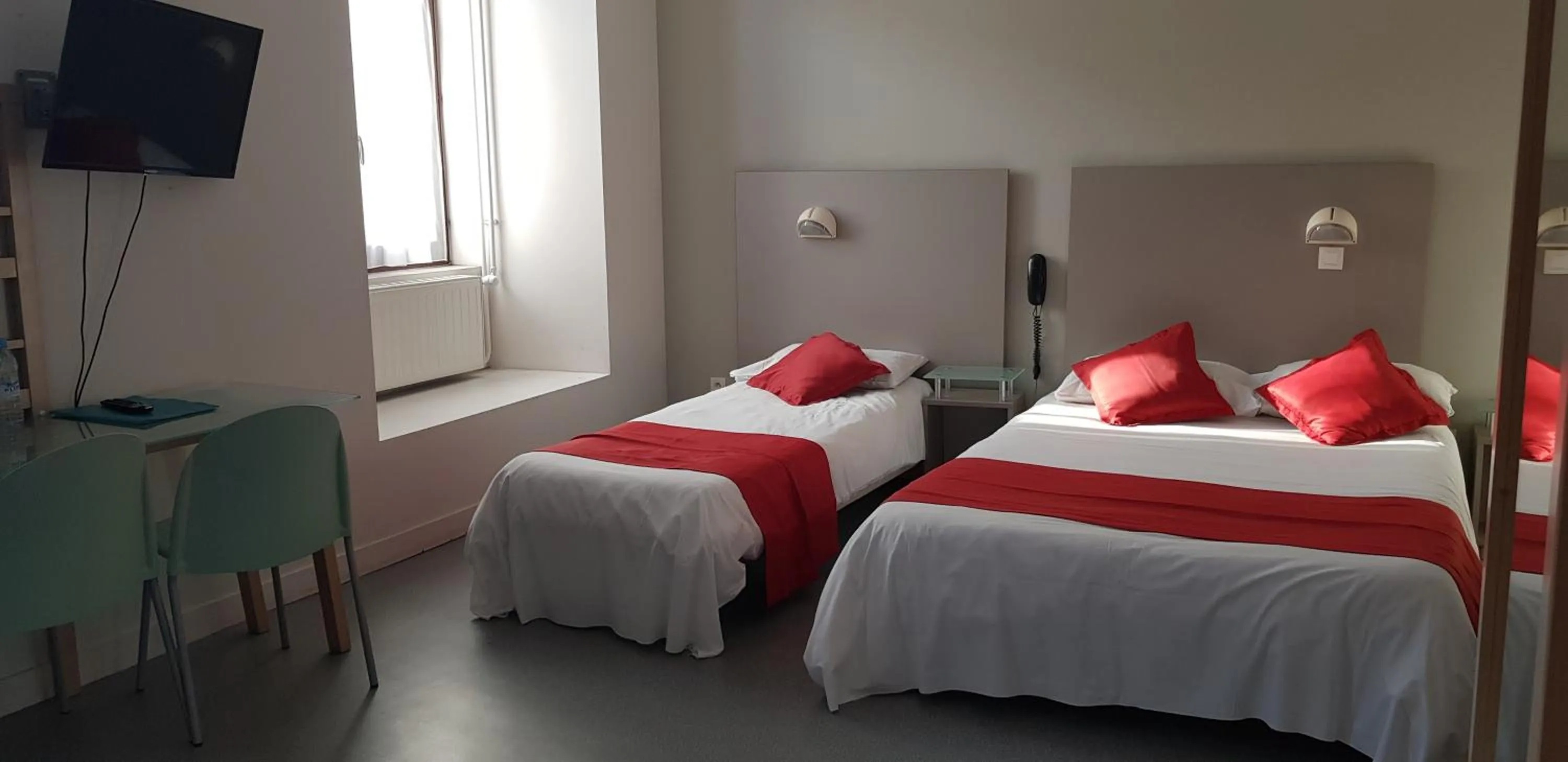 Bedroom, Bed in Hôtel du Musée de l'Eau