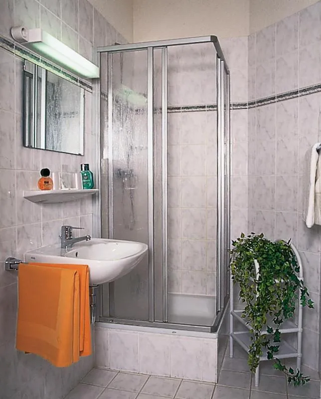 Shower in Hotel - Restaurant Kurhaus Klotzsche