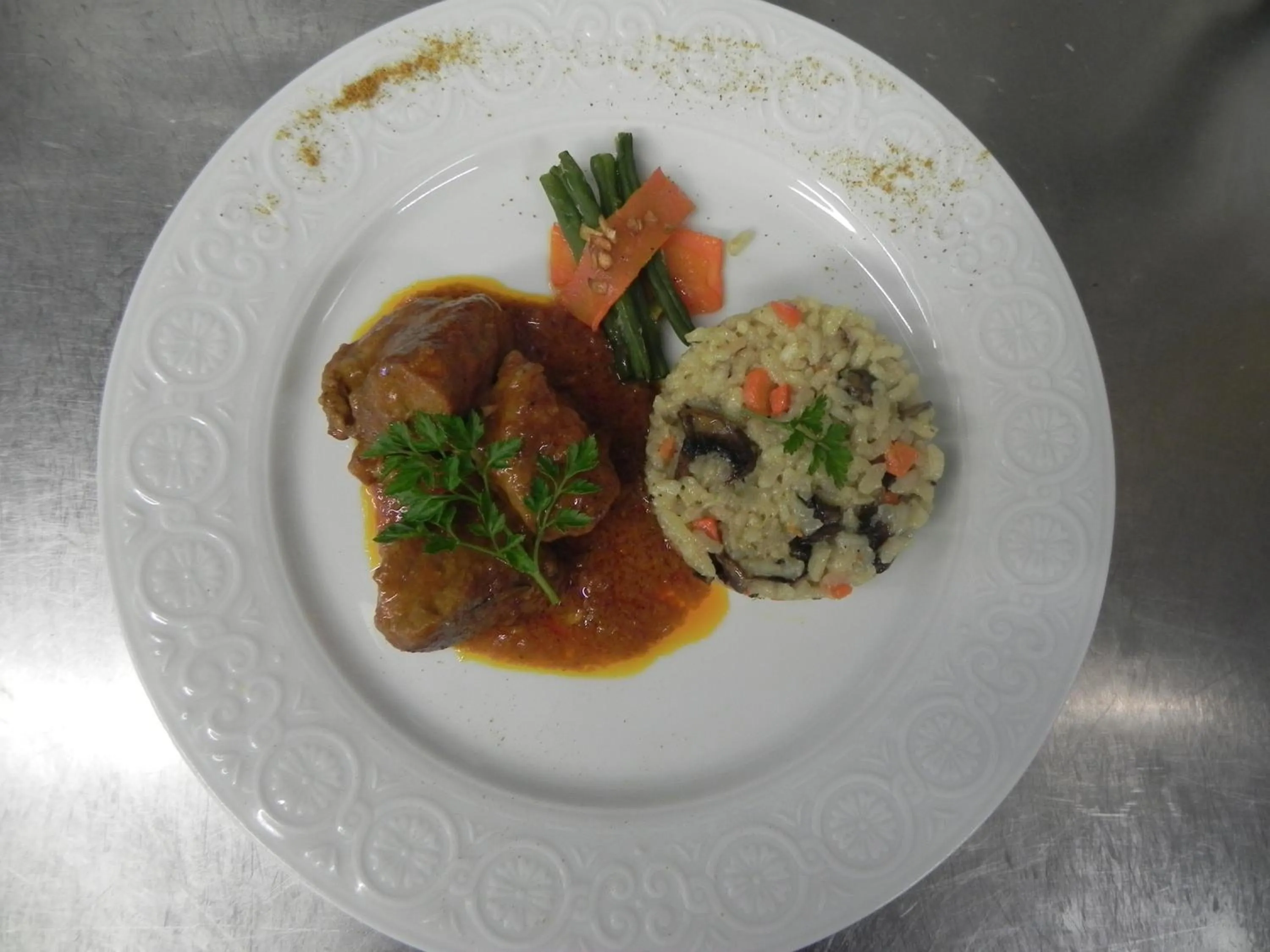 Restaurant/places to eat in Le Pigeonnier du Perron Hôtel