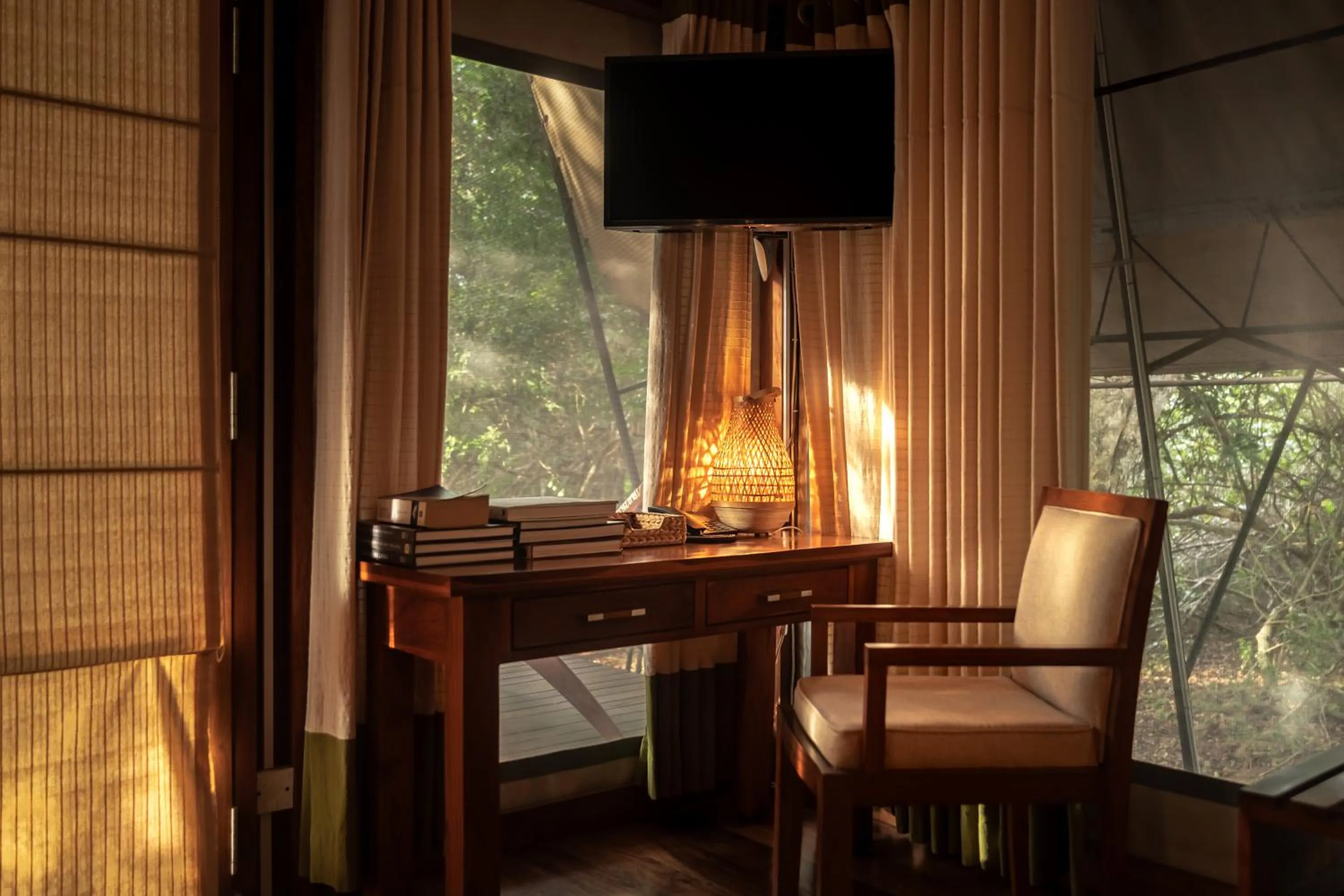 TV and multimedia in Leopard Reach Yala by Seven Angels
