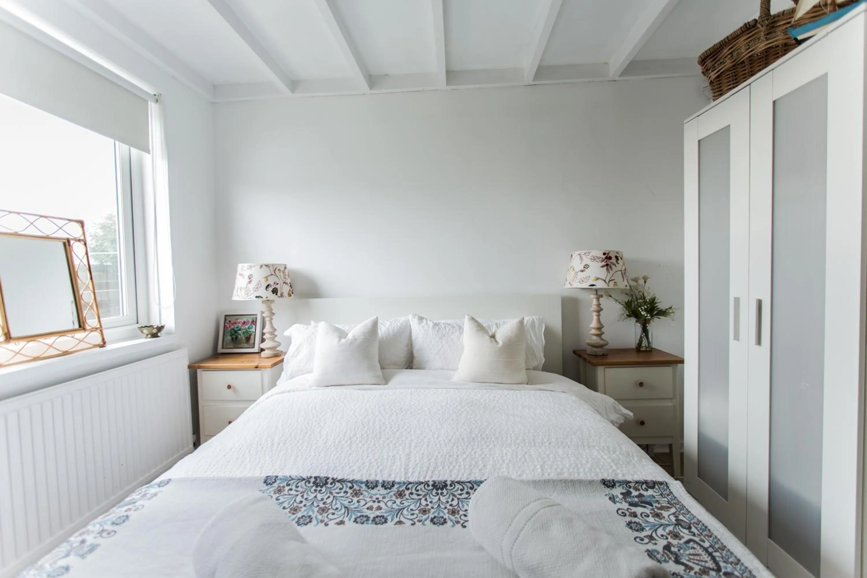 Fairlight - Charming coastal home on the beach