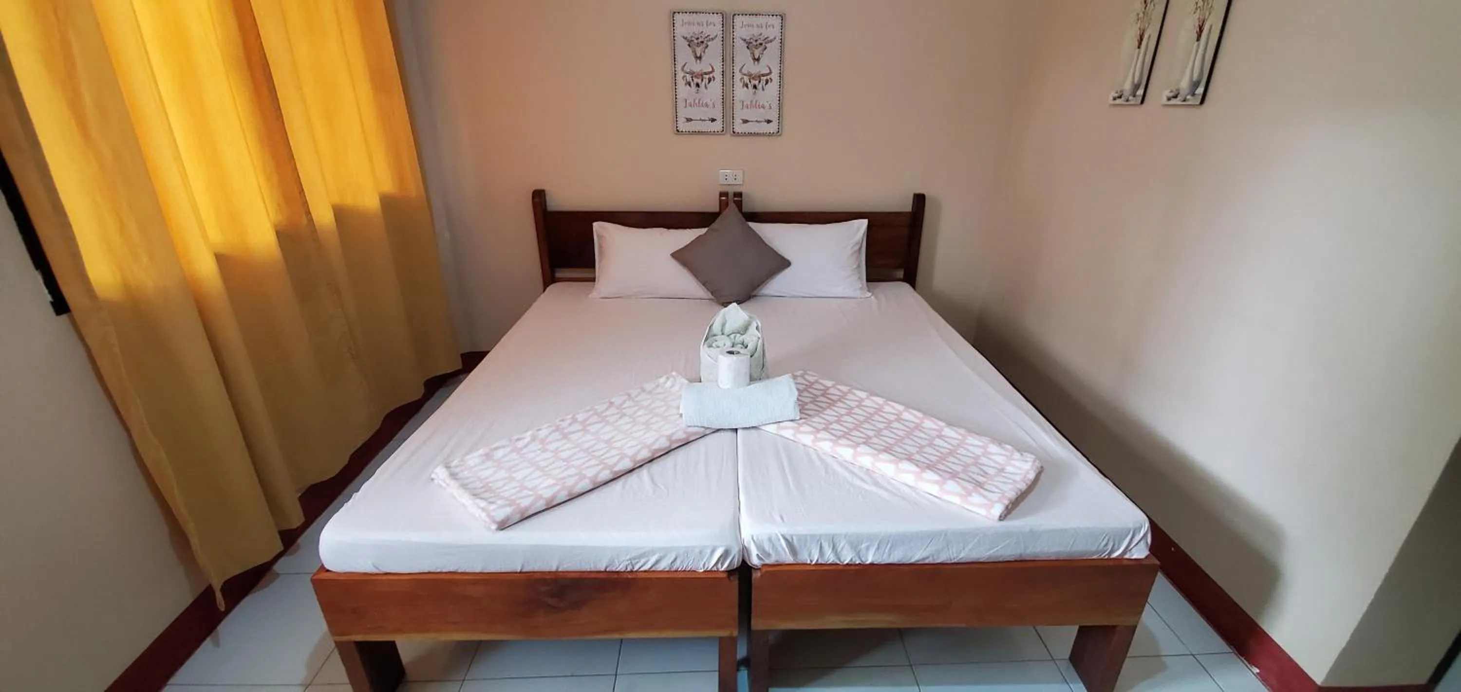 Bed in JBR Tourist Inn - Port Barton DIY