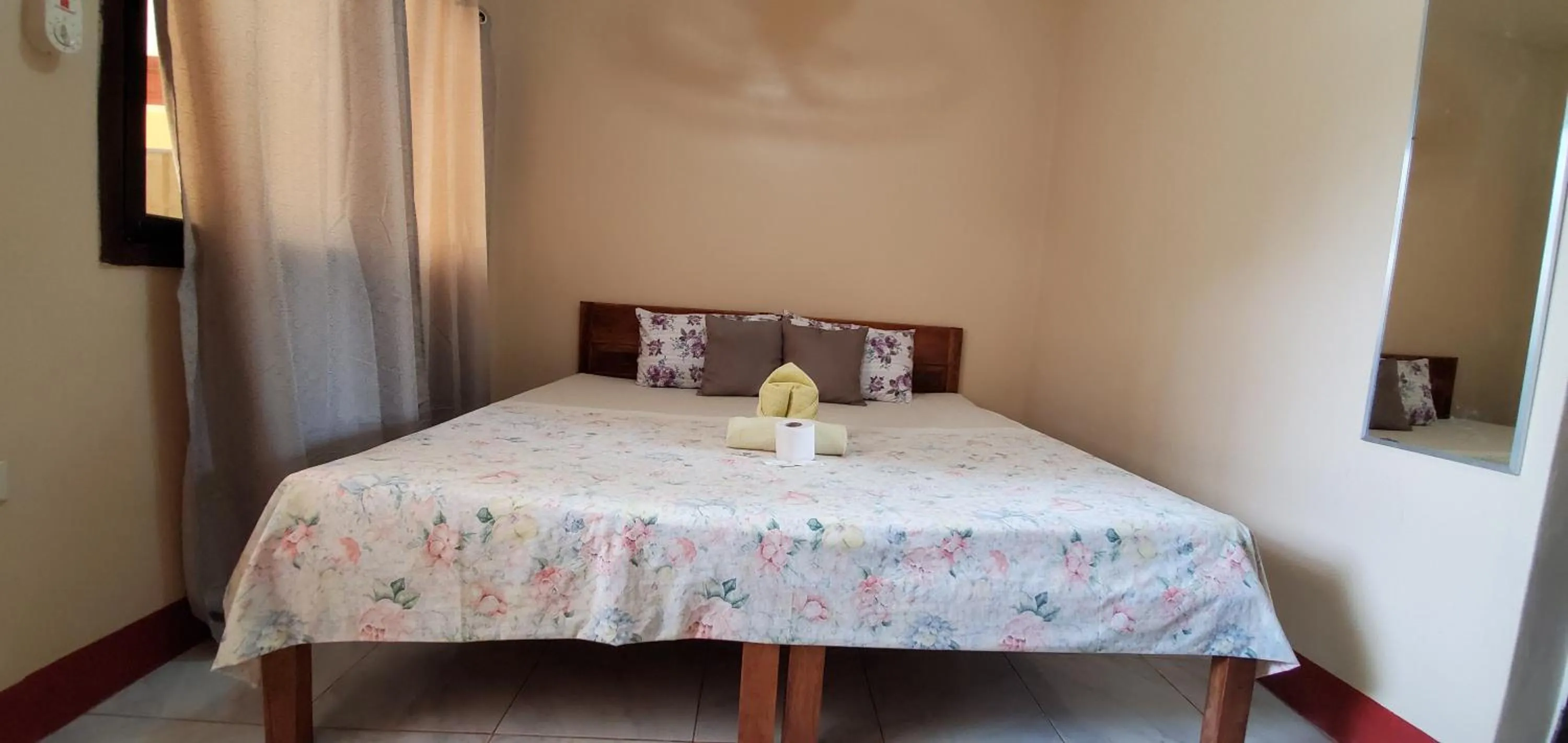 Bed in JBR Tourist Inn - Port Barton DIY